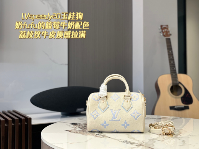 Louis Vuitton Speedy 20: Stylish handbag, perfect for everyday carry. 1 Louis Vuitton Speedy 20: Stylish handbag, perfect for everyday carry.