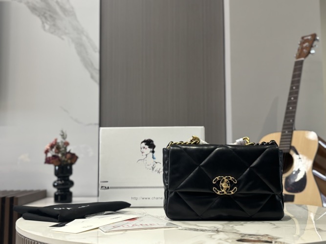 Chanel 19 Bag: Sweet & Girly Upgrade, Premium Leather, 26x16cm 1 Chanel 19 Bag: Sweet & Girly Upgrade, Premium Leather, 26x16cm
