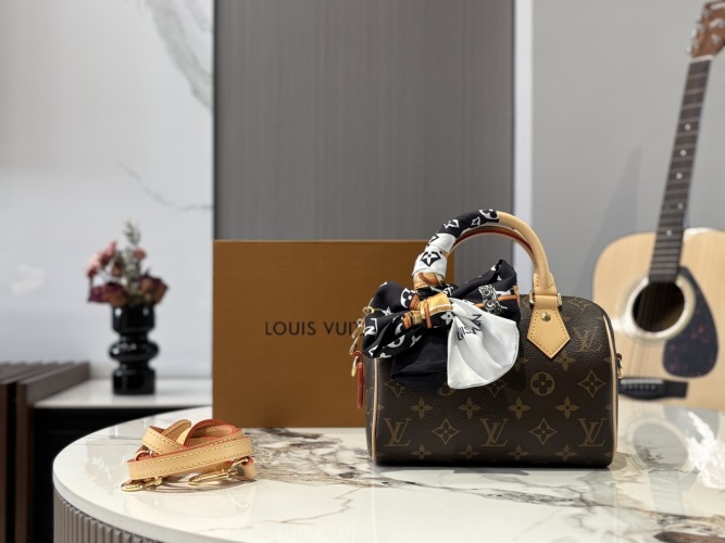 Louis Vuitton Speedy 20 Pillow Bag with Strap and Ribbon - Complete Set 1 Louis Vuitton Speedy 20 Pillow Bag with Strap and Ribbon - Complete Set