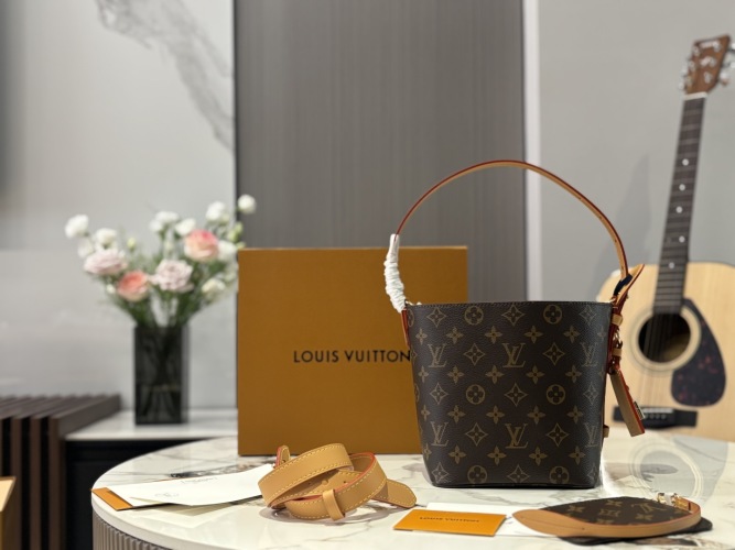 Louis Vuitton All In BB Bucket Bag, 18*16 cm, 2025 Spring/Summer Collection 1 Louis Vuitton All In BB Bucket Bag, 18*16 cm, 2025 Spring/Summer Collection