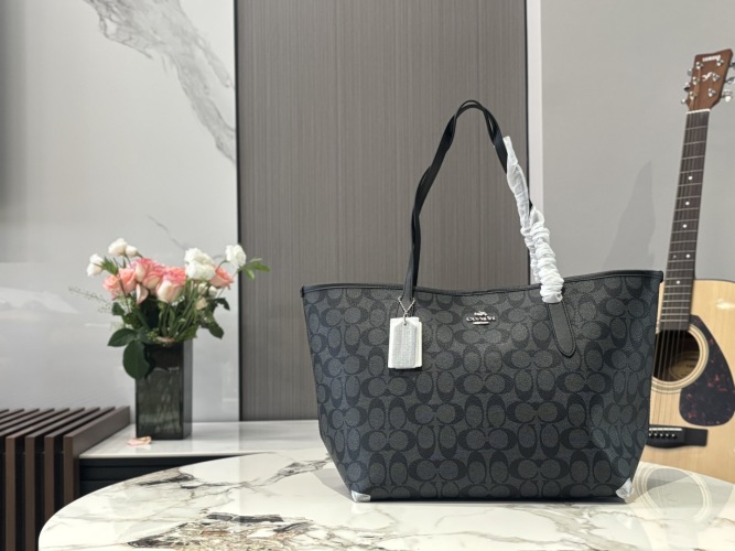 Coach City Reversible Tote Bag, Classic Logo Design, 35*27cm 1 Coach City Reversible Tote Bag, Classic Logo Design, 35*27cm
