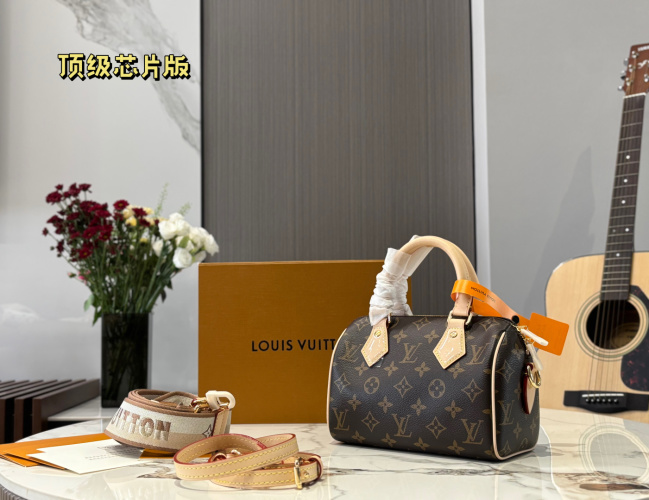 Louis Vuitton Speedy 20 Pillow Bag: Compact, Versatile, and Stylish 1 Louis Vuitton Speedy 20 Pillow Bag: Compact, Versatile, and Stylish