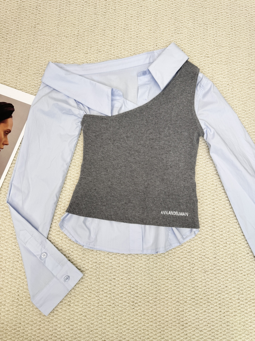 NO:611075,ANN ANDELMAN shirt and knitted vest two-piece set, deconstructed and fashionable, new in layering, one-shoulder design, breaking the rules. Define your unique aura with asymmetrical elegance. This set cleverly combines the intellectuality of classic shirts with the softness of knitted vests, and creates an unforgettable sense of layering through exquisite deconstructed tailoring.  Asymmetrical one-shoulder vest, dark gray knitted fabric fits the body shape. The unique one-shoulder design reveals the elegant neckline and shoulder line of the inner shirt, which instantly enhances the artistic sense of the look. The shirt and vest use irregular curved hems, staggered front and back, revealing casual fashion thoughts when walking. The collision of the light blue shirt and the dark gray vest, against the warm beige background, both  Fresh and calm. The soft neutral colors give the outfit great inclusiveness and high-end texture. This well-designed suit eliminates the worry of matching. Whether it is paired with casual trousers to show your personality, or mixed with a skirt for a feminine look, it can easily become the focus of the audience. Size SML, skirts, shirts, alexander  wang19860909ANN ANDELMAN衬衫针织背心两件套,解构主义时髦,叠穿新主义,单肩设计,打破常规. 以不对称的优雅,定义你的独特气场,这套巧妙融合了经典衬衫的知性与针织背心的柔软,通过精妙的解构剪裁,创造出令人过目不忘的层次感, 不对称单肩背心,深灰色针织面料贴合身形,独特的单肩设计露出内搭衬衫的优雅领口与肩线,瞬间提升造型的艺术感,衬衫与背心采用不规则弧形下摆,前后错落,步履间透露出不经意的时髦心思,浅蓝衬衫与深灰背心的碰撞,在温暖米色背景的衬托下,既清新又沉稳.柔和的中性色系,赋予穿搭极大的包容性与高级质感,这套设计感十足的套装,省去搭配烦恼,无论是搭配休闲裤装彰显个性,还是搭配半裙混搭柔美,都能轻松成为全场焦点.码数SML,,skirts,shirts,alexander wang,Women's clothing