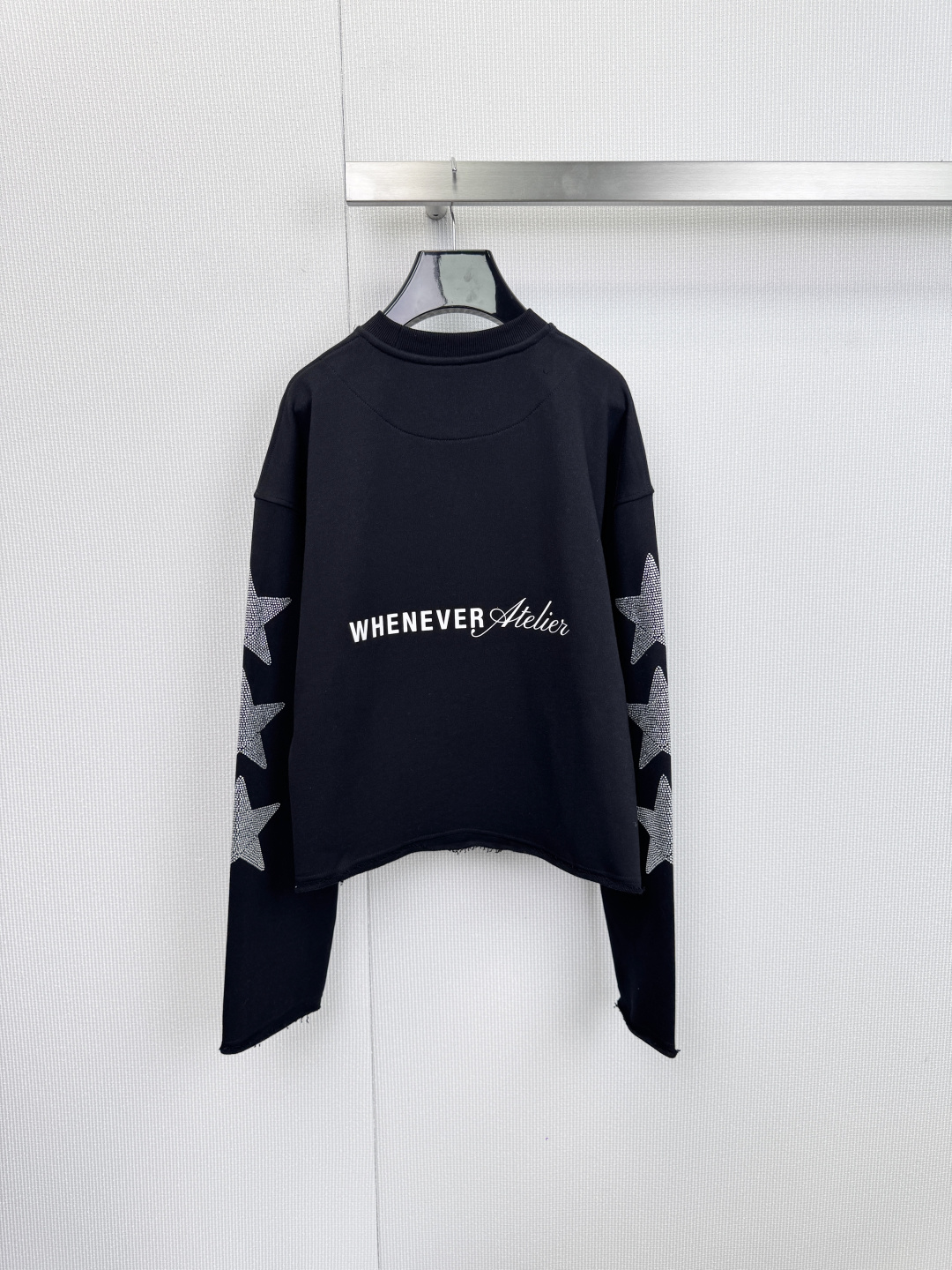 NO:648879,WHENEVER ATELIE series star hot diamond sweatshirt, navy blue main color, soft terry cloth material, comfortable and warm to wear. The sleeves and chest are full of diamond star patterns, the sparkling effect is super eye-catching, and the design is full of sense. The loose fit + raw edge hem are casual and personalized, and are great for daily commuting or street wear! Pair with jeans or sneakers to easily create a trendy look. Size SML, sneakers, hoodie, sweatshirts, jeans, alexander wang19860909WHENEVER ATELIE系列星星烫钻卫衣,藏青色主色调,柔软毛圈布材质,穿着舒适又保暖.袖子和胸前满钻星星图案,爆闪效果超吸睛,设计感满满.宽松版型+毛边下摆,随性又有个性,日常通勤或街头穿搭都很出彩!搭配牛仔裤或运动鞋,轻松打造潮流look. 码数SML,,sneakers,hoodie,sweatshirts,jeans,alexander wang,Women's clothing