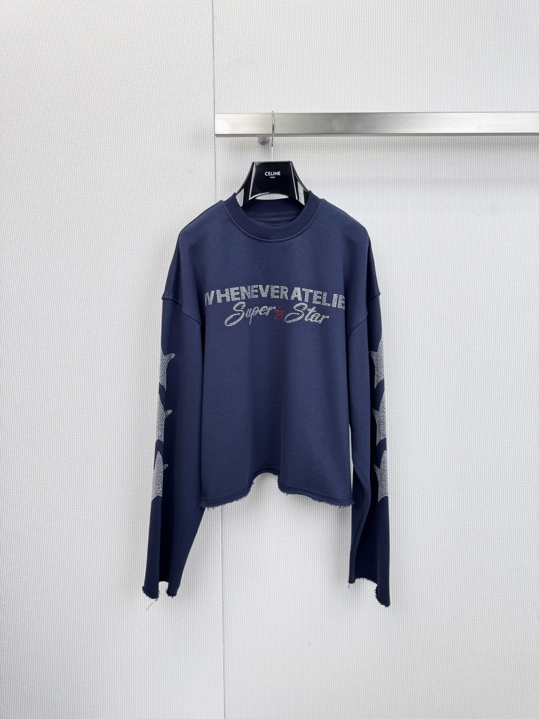 NO:648886,WHENEVER ATELIE series star hot diamond sweatshirt, navy blue main color, soft terry cloth material, comfortable and warm to wear. The sleeves and chest are full of diamond star patterns, the sparkling effect is super eye-catching, and the design is full of sense. The loose fit + raw edge hem are casual and personalized, and are great for daily commuting or street wear! Pair with jeans or sneakers to easily create a trendy look. Size SML, sneakers, hoodie, sweatshirts, jeans, alexander wang19860909WHENEVER ATELIE系列星星烫钻卫衣,藏青色主色调,柔软毛圈布材质,穿着舒适又保暖.袖子和胸前满钻星星图案,爆闪效果超吸睛,设计感满满.宽松版型+毛边下摆,随性又有个性,日常通勤或街头穿搭都很出彩!搭配牛仔裤或运动鞋,轻松打造潮流look. 码数SML,,sneakers,hoodie,sweatshirts,jeans,alexander wang,Women's clothing