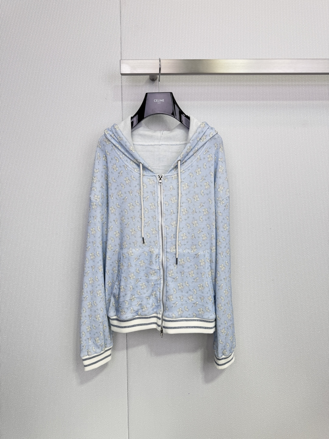 NO:651283,Minjiena rabbit print suit, a Korean niche brand rabbit print suit, baby blue + all-over printed rabbit, very girly! The hooded sweatshirt has a zipper design, the pants have drawstrings and lace edges, and the details are perfect. The fabric is soft and skin-friendly, has good drape, and the loose version is not flattering on the figure. It is super comfortable to wear in early autumn. This set is the same style of Lin Nayeon. It is very popular in the Korean circle and is suitable for daily leisure sports! Size F tops, hoodie, sweatshirts, hats, alexander wang19860909Minjiena兔子印花套装,韩国小众品牌兔子印花套装,奶呼呼 baby蓝+满印兔子,少女感爆棚!连帽卫衣拉链设计,裤子有抽绳和蕾丝边,细节满分.面料柔软亲肤,垂感好,宽松版型不挑身材,早秋穿超舒服,这套还是林娜琏同款,韩圈超火日常休闲运动都很适合! 码数F 上衣,,hoodie,sweatshirts,hats,alexander wang,Women's clothing