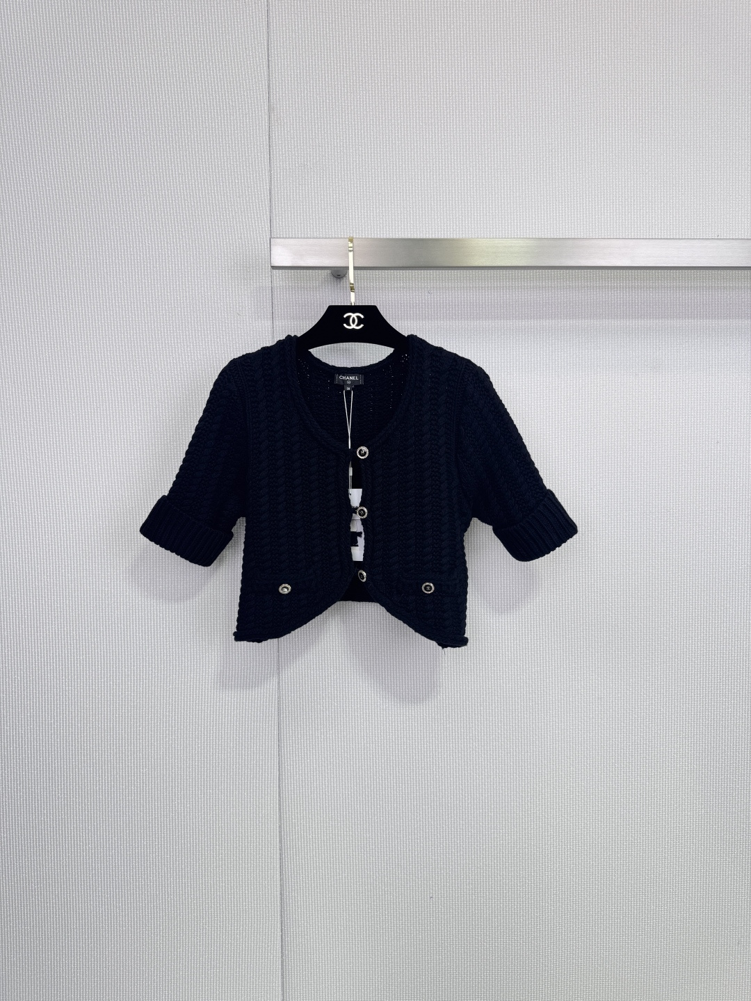 NO:654871,Chanel hollow short-sleeved cardigan unlocks a new attitude of elegance. In the vast galaxy of fashion, Chanel has always been the most dazzling star. With its unique charm and excellent quality, it leads the trend. The hollow short-sleeved cardigan is undoubtedly a masterpiece of the perfect fusion of brand classics and innovation, for everyone who pursues sophistication.  Women in daily life weave a dream about elegance and fashion. From the moment you first see the hollow short-sleeved cardigan, you will be attracted by its unique design. The neat short-sleeved design just right reveals the slender arm lines, and the hollow weaving process of the body is exquisite. The craftsmen use their exquisite skills to  Delicate patterns are carefully carved on knitted fabrics, just like the twinkling stars in the night sky, looming, adding a mysterious and romantic atmosphere to the overall look. Whether paired with a pair of simple black straight pants, showing the image of a capable working woman, or combined with an elegant chiffon skirt, creating a romantic and sweet look.  For a date atmosphere, the Chanel hollow short-sleeved cardigan can be easily controlled and becomes an indispensable fashion item in your wardrobe, allowing you to shine uniquely in every occasion. Size SML,,chanel,chanel,skirts,T-shirt,alexander  wang19860909Chanel镂空短袖开衫,解锁优雅新姿态,在时尚的浩瀚星河里,香奈儿始终是那颗最耀眼的恒星,以其独特的魅力和卓越的品质,引领着潮流的风向,而镂空短袖开衫,无疑是品牌经典与创新完美融合的杰作,为每一位追求精致生活的女性,编织出了一个关于优雅与时尚的绮梦,从你第一眼看到镂空短袖开衫的瞬间,便会被其独特的设计所吸引,利落的短袖设计,恰到好处地露出纤细的手臂线条,而衣身的镂空编织工艺,堪称精妙绝伦,工匠们以精湛的技艺,在针织面料上精心雕琢出细腻的花纹,如同夜空中闪烁的繁星,若隐若现,为整体造型增添了一抹神秘而浪漫的气息,无论是搭配一条简约的黑色直筒裤,展现干练的职场女性形象,还是与飘逸的雪纺半身裙相组合,营造出浪漫甜美的约会氛围,Chanel镂空短袖开衫都能轻松驾驭,成为你衣橱中不可或缺的时尚单品,伴你在每一个场合都能绽放出独特的光芒.码数SML,,chanel,chanel,skirts,T-shirt,alexander wang,Women's clothing