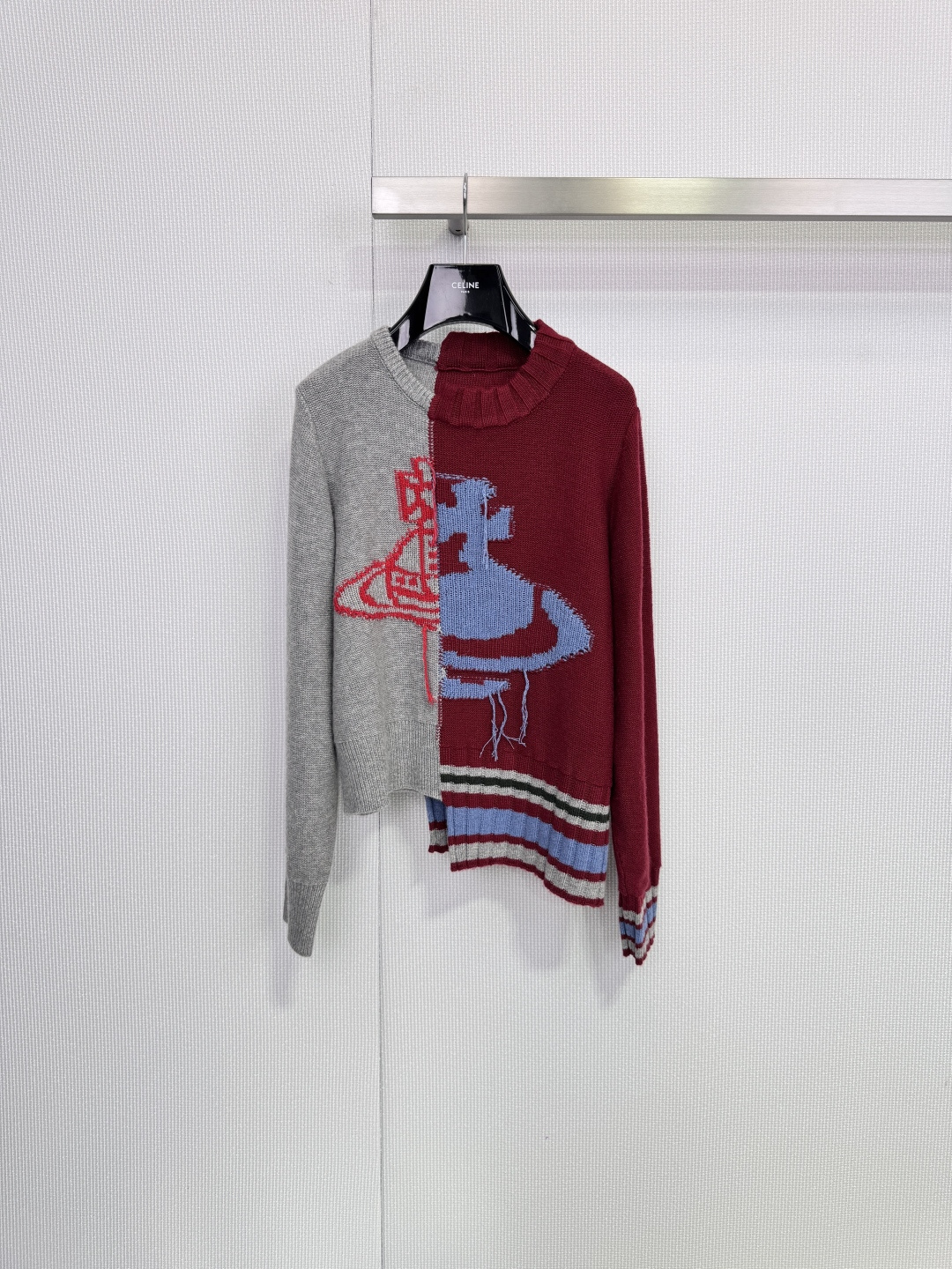 NO:658263,Vivienne Westwood Queen Mother patchwork sweater, this sweater has an asymmetric design, orange and dark gray contrasting colors, perfect visual impact! High-quality wool blend, soft and warm, very suitable for autumn and winter. It has a classic Aboriginal head pattern + red label logo on the front, the brand is highly recognizable, suitable for a variety of body types, it goes well with simple trousers or skirts, and it is easy to create a personalized style! Size SML, skirts, sweaters, alexander wang19860909Vivienne Westwood西太后拼接毛衣,这款毛衣采用不对称设计,橙色与深灰色撞色,视觉冲击力满分!高品质羊毛混纺,柔软又保暖,秋冬穿超合适.正面有经典土著头像图案+红标Logo,品牌辨识度超高,适合多种身材,搭配简约裤装或裙装都很出彩,轻松打造个性穿搭风格! 码数SML,,skirts,sweaters,alexander wang,Women's clothing