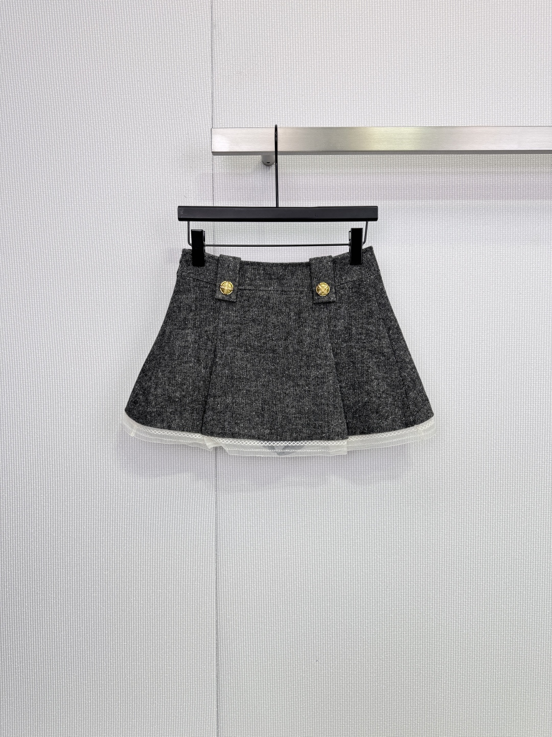 NO:658697,Le Fame and SEVENLY HEART co-branded suit, gray tweed + white lapel, perfect retro elegance! Short jacket with metal buttons, exquisite details, high-waisted skirt with mesh splicing, full of layering, neat overall tailoring, perfect for spring and autumn, easy to manage for commuting and dating, the brand combines classic and modern, fashionable and textured! Size SML skirt 1,,skirts,jackets & coats,alexander wang19860909Le Fame和SEVENLY HEART联名套装,灰色粗花呢+白色翻领,复古优雅风满分!短款外套配金属纽扣,细节精致,高腰半身裙网纱拼接,层次感十足,整体剪裁利落,春秋穿超合适,通勤约会都能轻松驾驭,品牌融合经典与现代,时髦又有质感! 码数SML 半裙1,,skirts,jackets & coats,alexander wang,Women's clothing