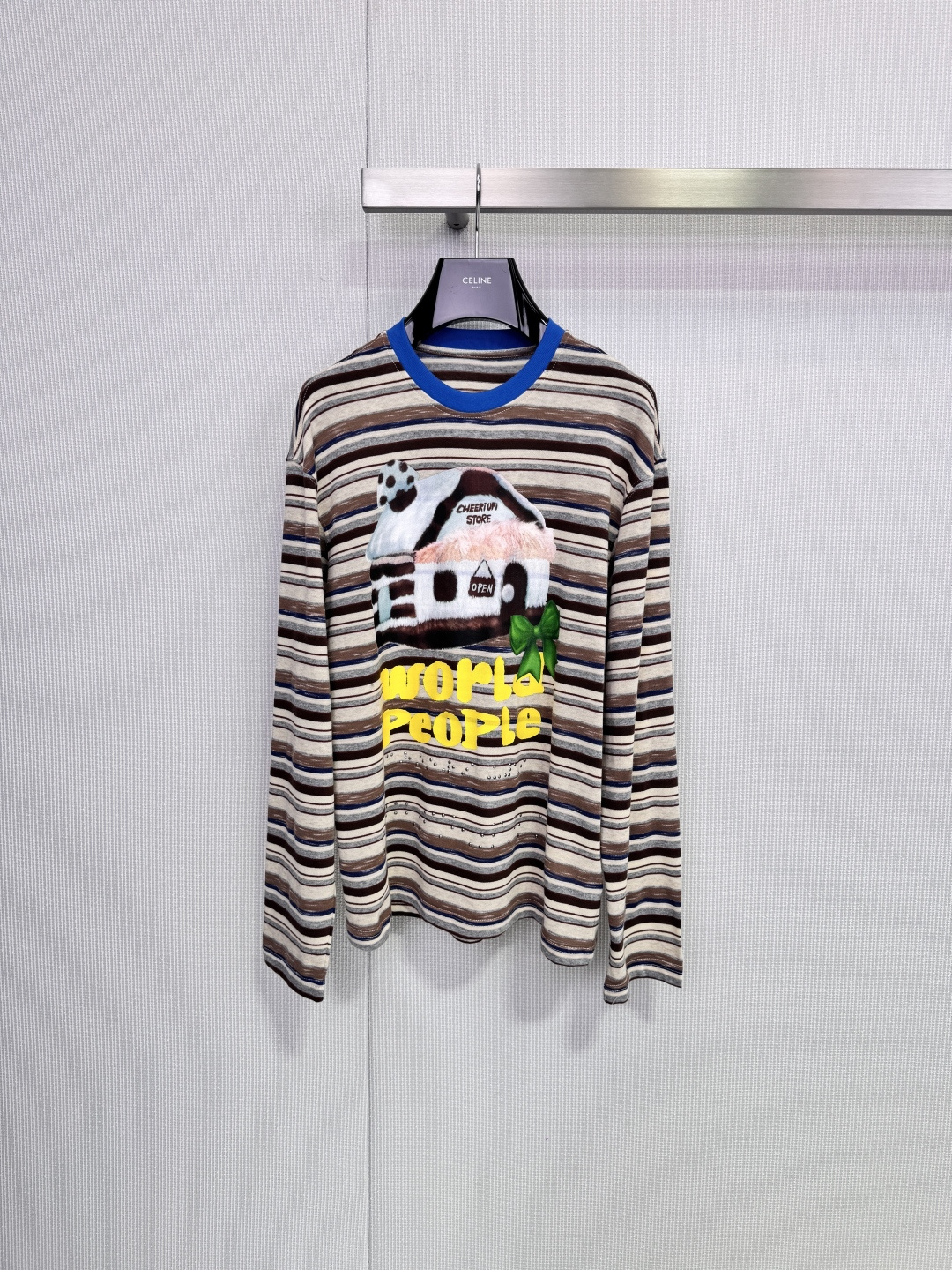 NO:659047,CHEERi UPi 2026 spring new fur igloo striped long-sleeved T-shirt, loose round neck design, colorful stripes with fur textured igloo print, full of childlike interest and super recognizable, soft knitted fabric, comfortable to wear, suitable for spring and autumn, blue contrasting round neck adds vitality, you can easily get a lazy and casual style with jeans or casual pants, sisters who like unique designs, don’t miss it! Size SML, jeans, tees, t-shirt, alexander  wang19860909CHEERi UPi 2026春季新款皮草雪屋条纹长袖T恤,宽松圆领设计,多彩条纹搭配皮草质感雪屋印花,童趣满满又超有辨识度,柔软针织面料,穿着舒适,春秋季节都很适合,蓝色撞色圆领增添活力,随手搭牛仔裤或休闲裤就能轻松get慵懒随性风,喜欢独特设计的姐妹别错过! 码数SML,,jeans,tees，t-shirt,alexander wang,Women's clothing