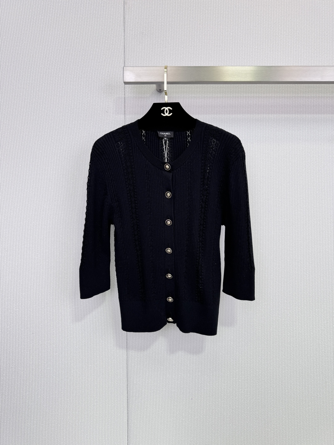 NO:666005,Chanel 2026 new summer white hollow knitted cardigan, round neck short-sleeved design, buttonhole details are super exquisite, breathable and comfortable! The fabric is soft and skin-friendly, and can be easily used for daily commuting. The front buttons are easy to put on and take off, and can also enhance the sense of hierarchy. The white color is versatile, it is elegant with trousers or skirts, and it is easy to get a high-end look. Size SML, chanel, skirts, T-shirt,  19860909Chanel2026夏季新款白色镂空针织开衫,圆领短袖设计,纽花镂空细节超精致,透气又舒适!面料柔软亲肤,通勤日常都能轻松驾驭.正面纽扣方便穿脱,还能提升层次感.白色百搭,配裤装或裙装都很优雅,轻松get高级感穿搭. 码数SML,,chanel,skirts,T-shirt, ,Women's clothing