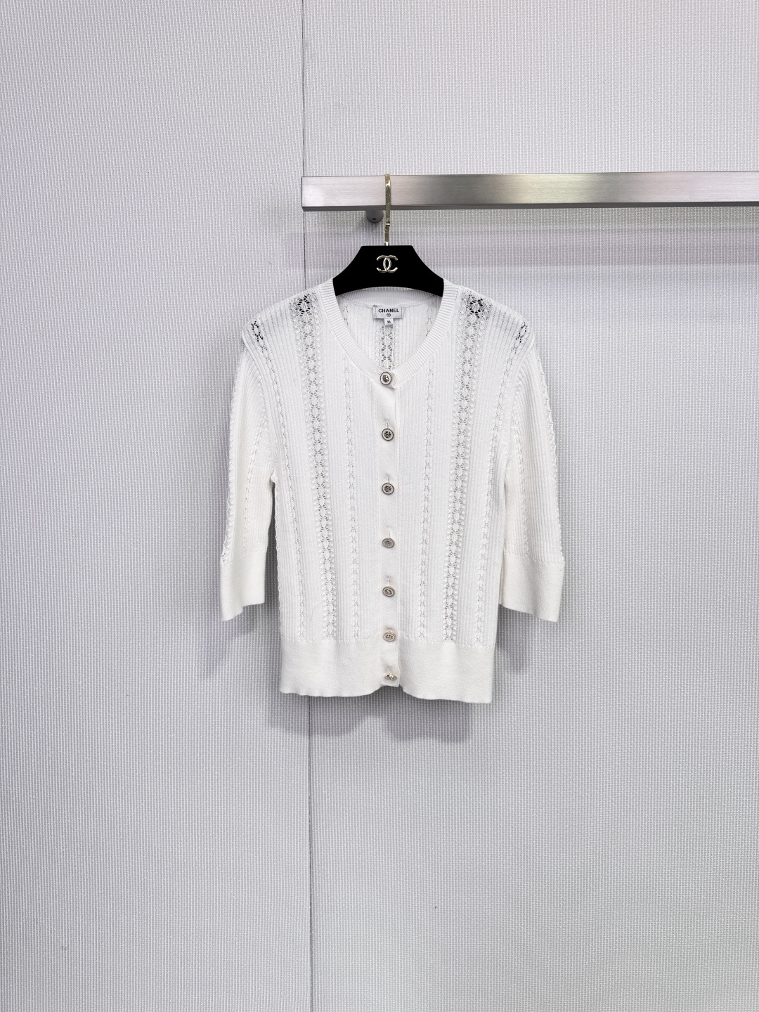 NO:665999,Chanel 2026 new summer white hollow knitted cardigan, round neck short-sleeved design, buttonhole details are super exquisite, breathable and comfortable! The fabric is soft and skin-friendly, and can be easily used for daily commuting. The front buttons are easy to put on and take off, and can also enhance the sense of hierarchy. The white color is versatile, it is elegant with trousers or skirts, and it is easy to get a high-end look. Size SML, chanel, skirts, T-shirt,  19860909Chanel2026夏季新款白色镂空针织开衫,圆领短袖设计,纽花镂空细节超精致,透气又舒适!面料柔软亲肤,通勤日常都能轻松驾驭.正面纽扣方便穿脱,还能提升层次感.白色百搭,配裤装或裙装都很优雅,轻松get高级感穿搭. 码数SML,,chanel,skirts,T-shirt, ,Women's clothing