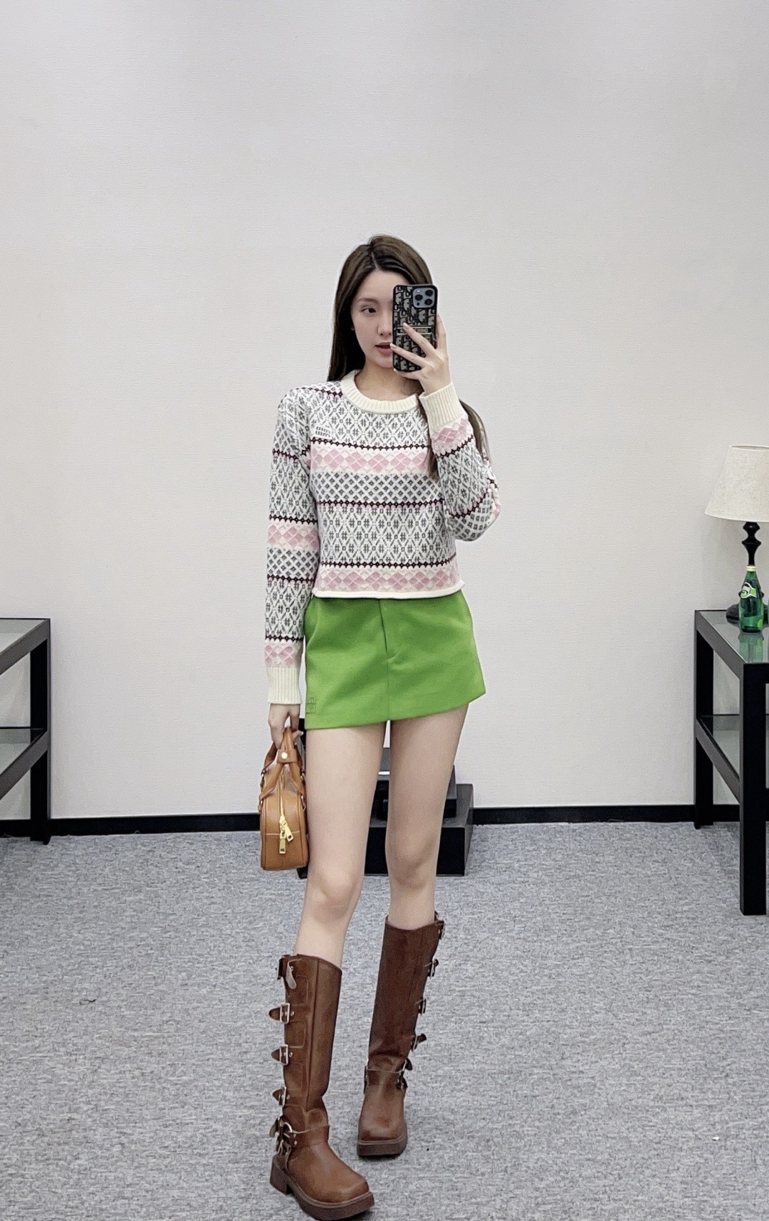 NO:683807,,,19860909,,,Women's clothing