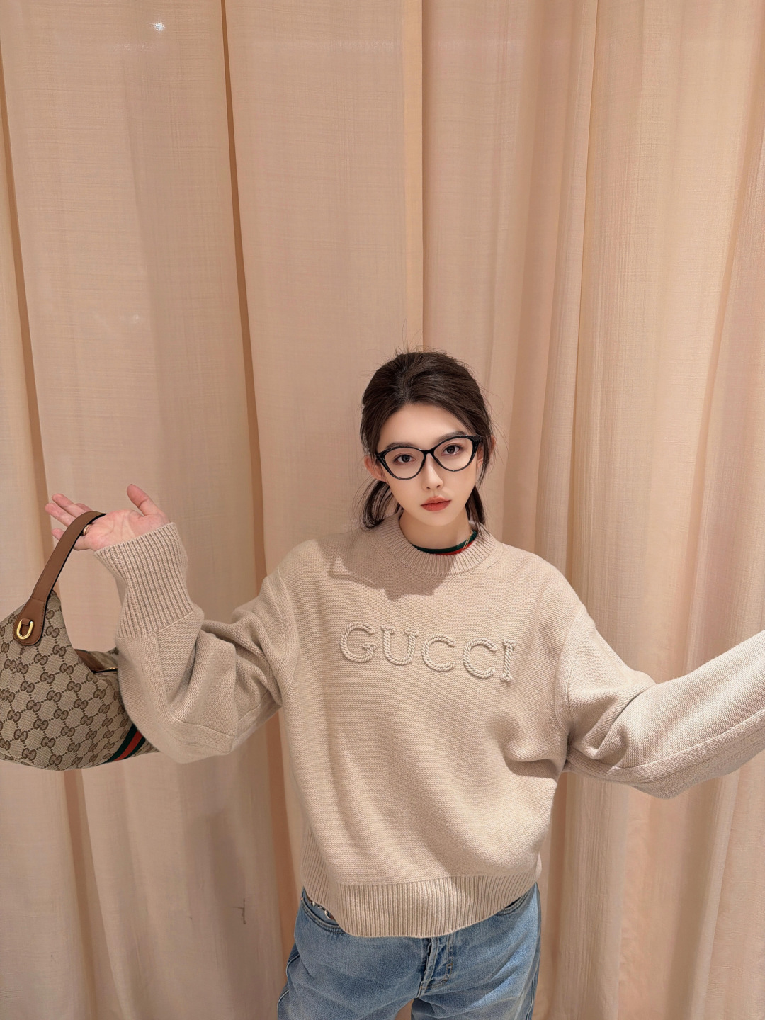 NO:683811,,,19860909,,,Women's clothing