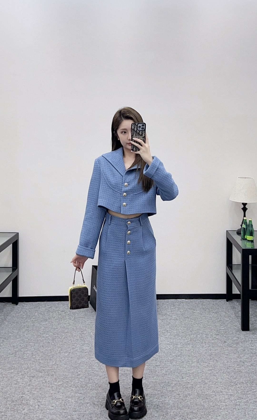 NO:684749,,,19860909,,,Women's clothing