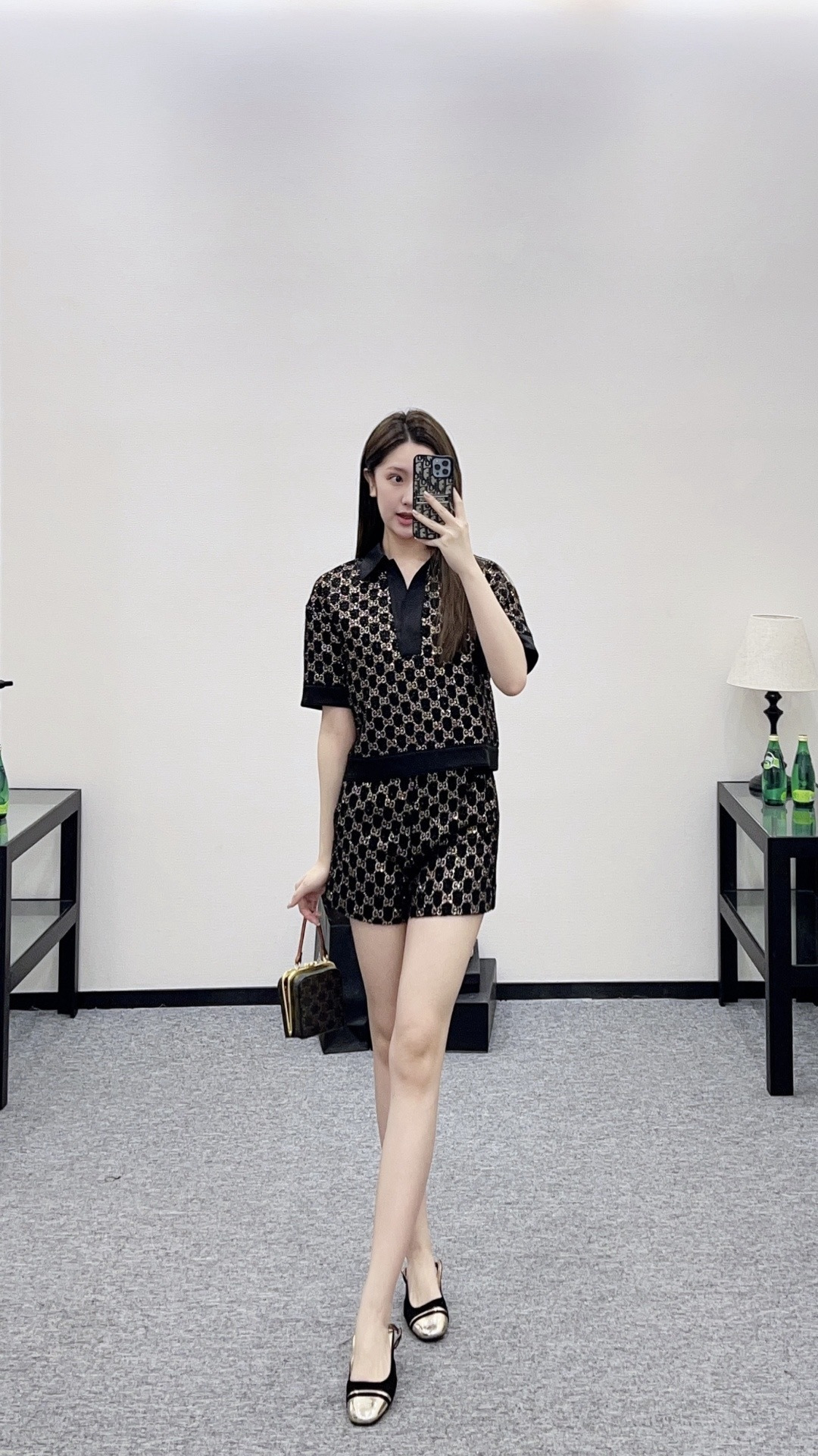 NO:686833,,,19860909,,,Women's clothing