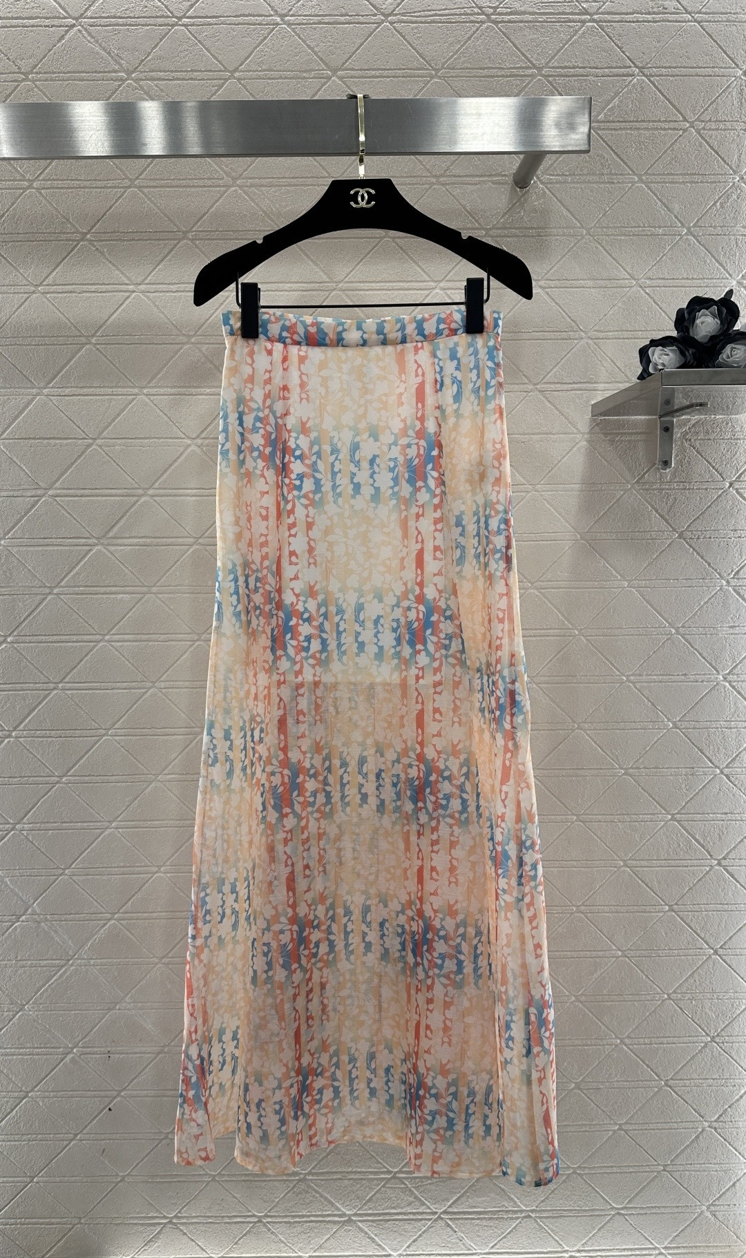 NO:686814,Chanel sweet style printed holiday long skirt, light and breathable fabric, super comfortable to wear in summer! Abstract geometric print, light orange, blue, beige color combination, fresh and holiday atmosphere, straight ankle-length design, modified leg shape, elegant and temperament, paired with simple vest or sandals, easy to get summer outing look, light material suitable for travel, vacation or daily leisure scenes, comfortable and stylish, Korean style lovers must buy! Size SML,,chanel,sandals,skirts,19860909Chanel甜美风格印花度假长裙,轻薄透气面料,夏天穿超舒服!抽象几何印花,浅橙,蓝,米色搭配,清新又有度假氛围,直筒及踝设计,修饰腿型,优雅又显气质,搭配简约背心或凉鞋,轻松get夏日出游look,材质轻便适合旅行,度假或日常休闲场景,舒适又有设计感,韩系穿搭爱好者必入! 码数SML,,chanel,sandals,skirts,,Women's clothing