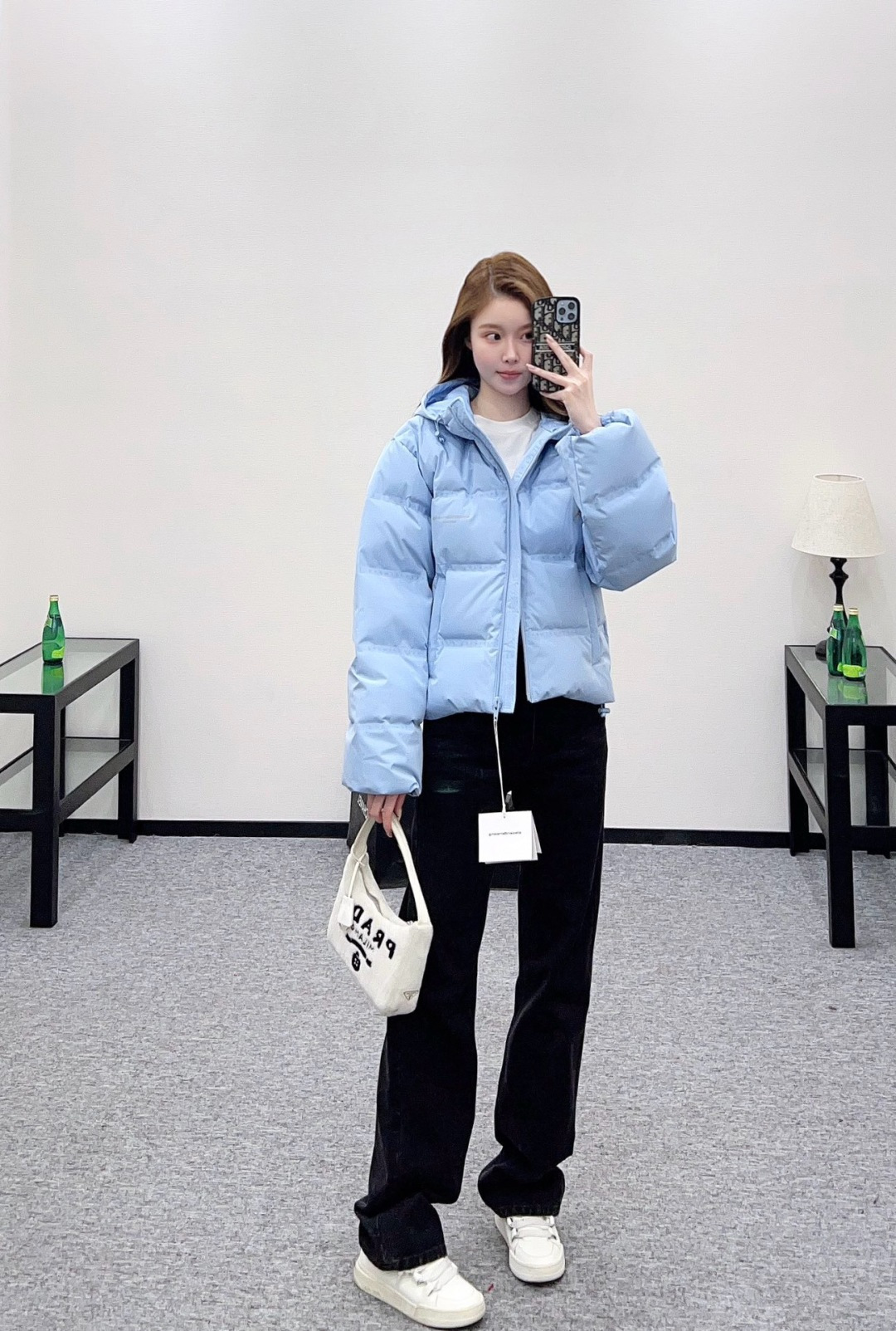 NO:687112,,,19860909,,,Women's clothing