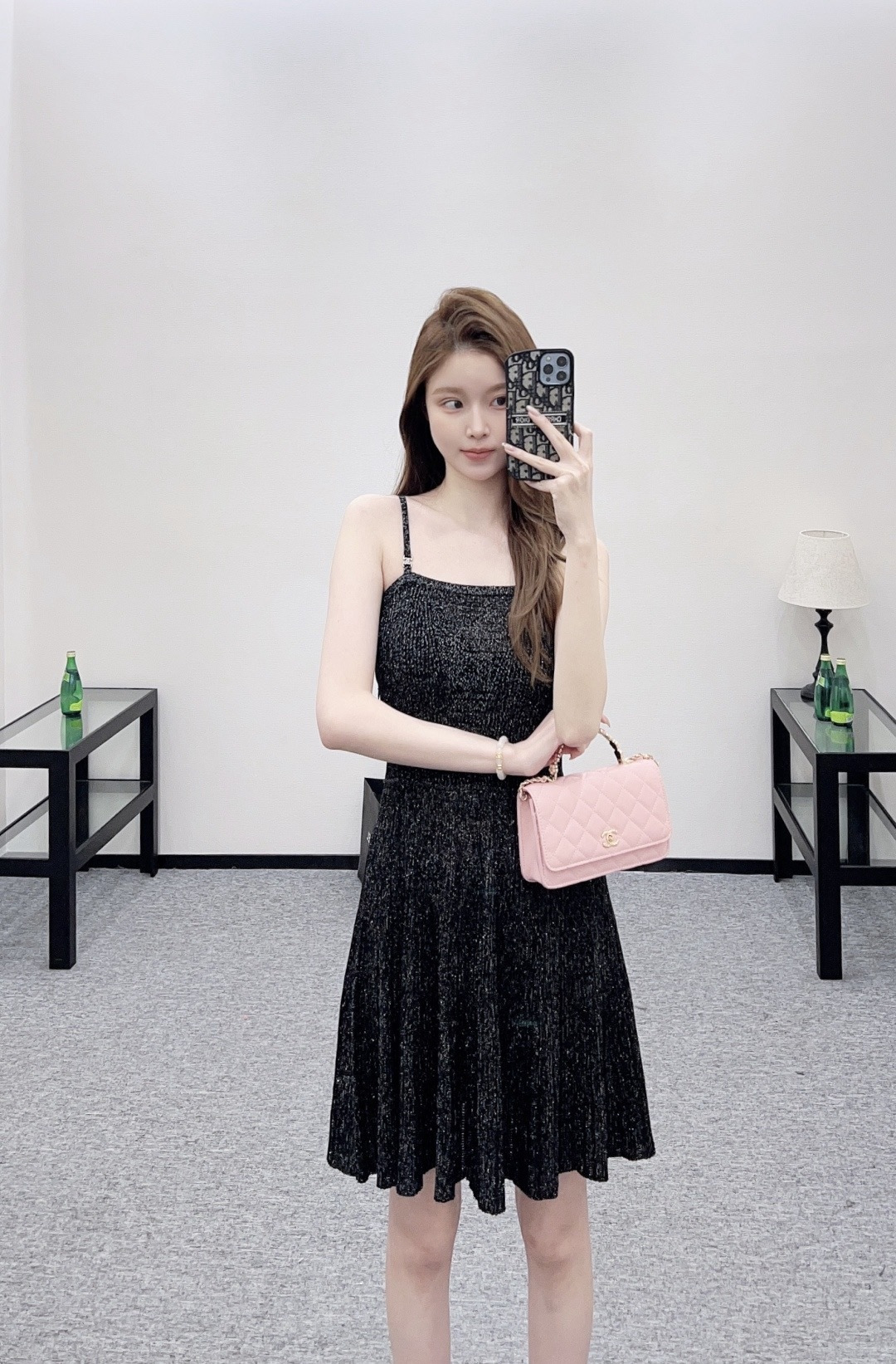 NO:687106,,,19860909,,,Women's clothing