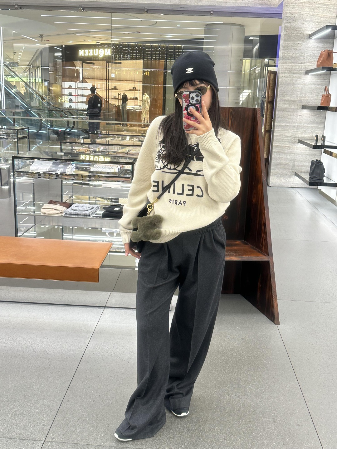 NO:687377,,,19860909,,,Women's clothing