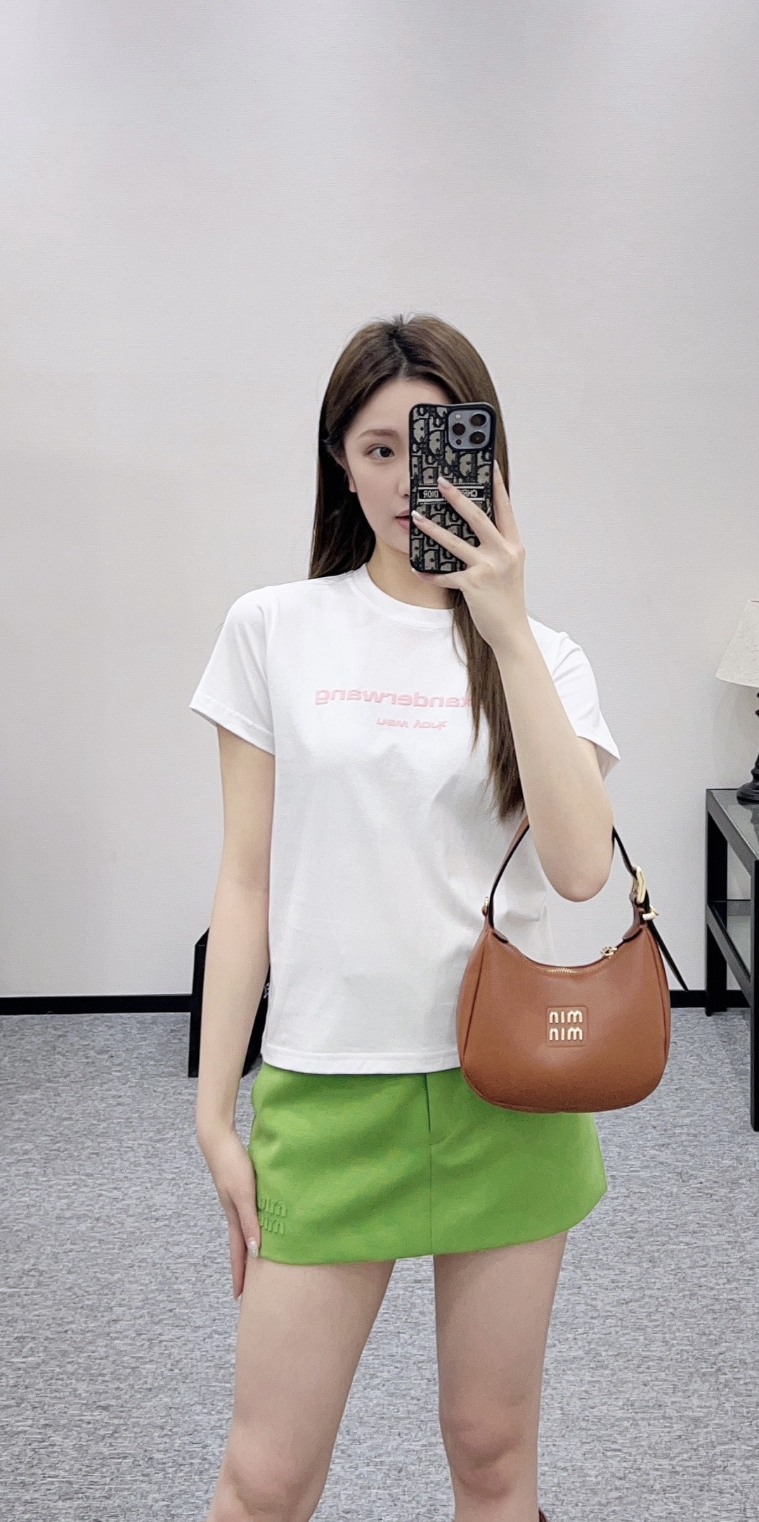 NO:693673,,,19860909,,,Women's clothing