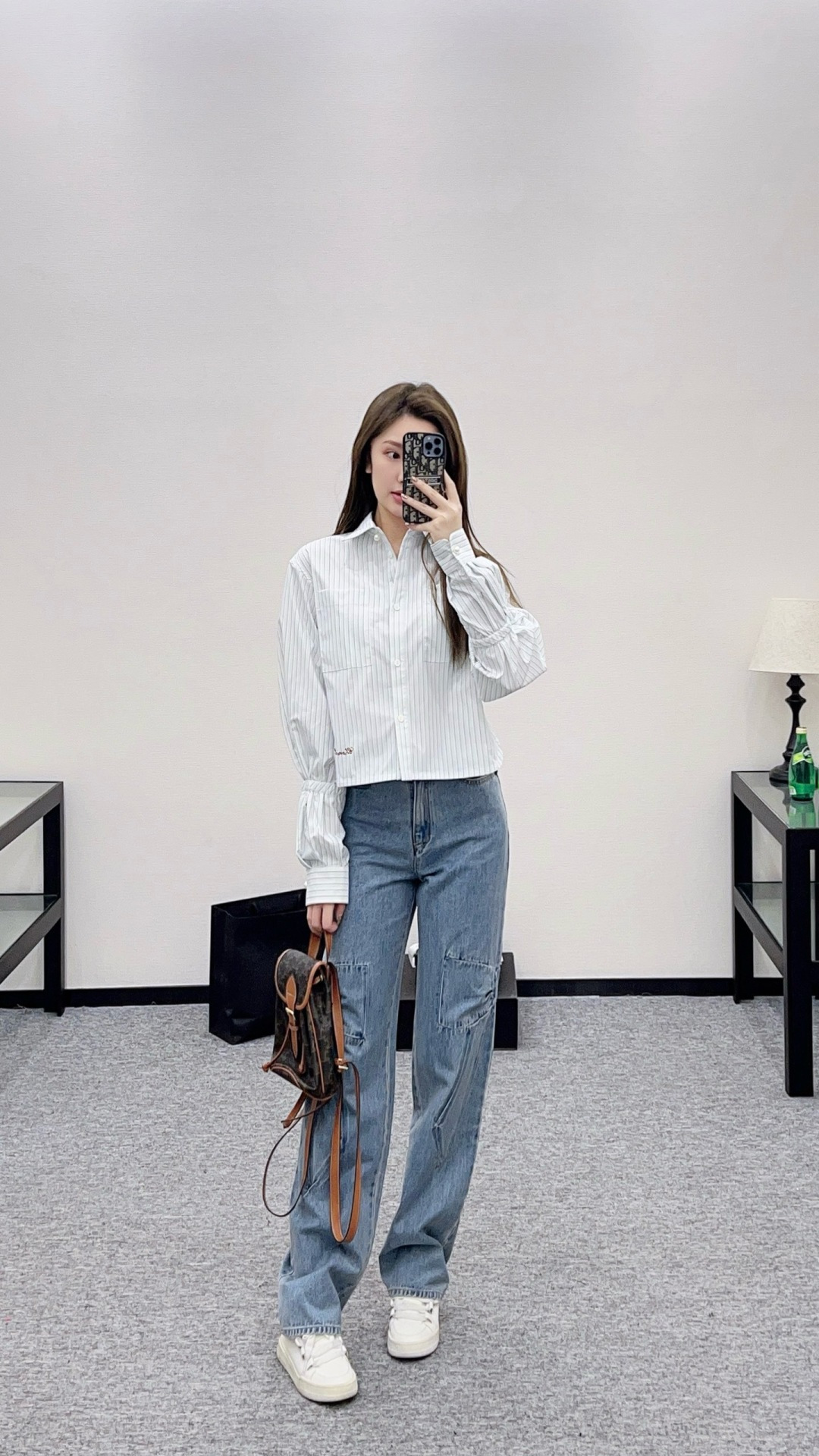 NO:693697,,,19860909,,,Women's clothing