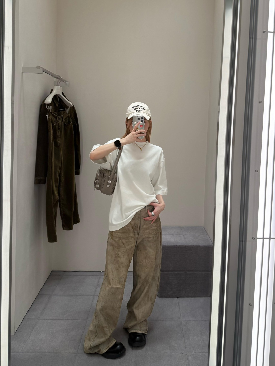 NO:696197,,,19860909,,,Women's clothing