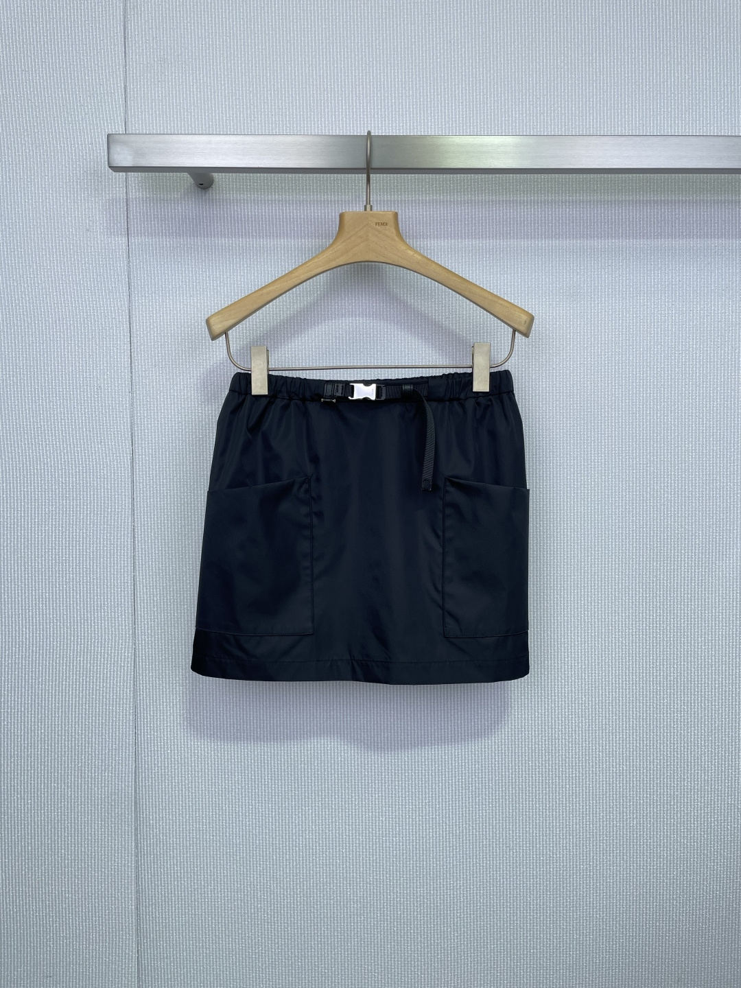 NO:696196,Prada black work-style skirt, this black work-style skirt is made of quick-drying fabric, light and breathable, super comfortable to wear in summer, elastic waist + metal buckle belt, modified waistline and practical, large pockets on both sides have a super work-style feel, perfect storage capacity, A-line skirt covers the flesh and looks slim, pear-shaped figure is friendly, lining prevents exposure, can be easily controlled for daily commuting, outdoor and leisure, match with T-shirt or sun protection clothing, get lazy street style!  Size SML,,prada,skirts,tees,t-shirt,19860909Prada黑色工装风半身裙,这款黑色工装风半身裙采用速干面料,轻便透气,夏天穿超舒服,松紧腰+金属扣腰带,修饰腰线又实用,两侧大口袋超有工装感,收纳力满分,A字裙摆遮肉显瘦,梨形身材友好,内衬防走光,日常通勤、户外、休闲都能轻松驾驭,搭配T恤或防晒衣,慵懒街头风get！ 码数SML,,prada,skirts,tees，t-shirt,,Women's clothing
