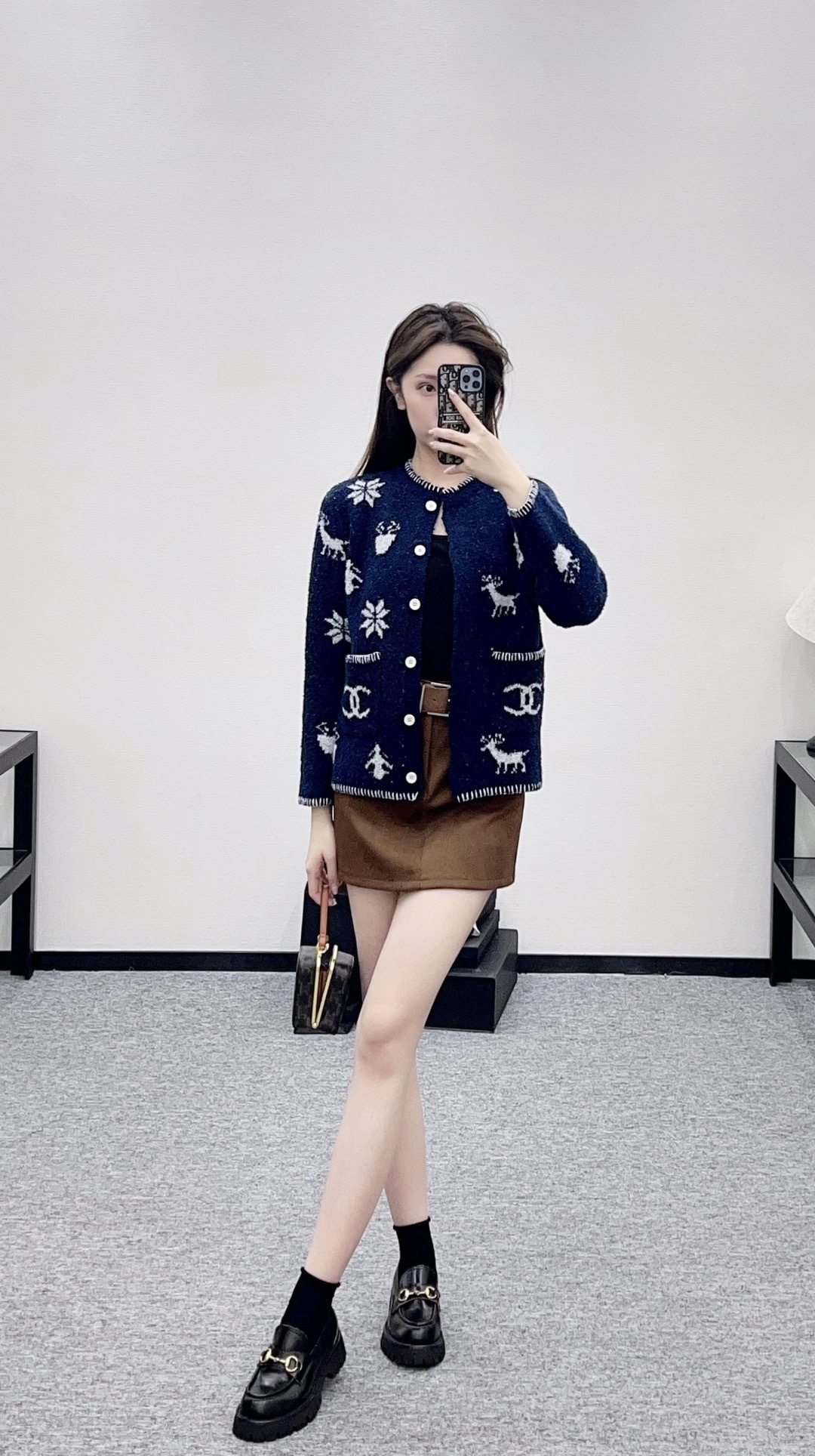 NO:697106,,,19860909,,,Women's clothing