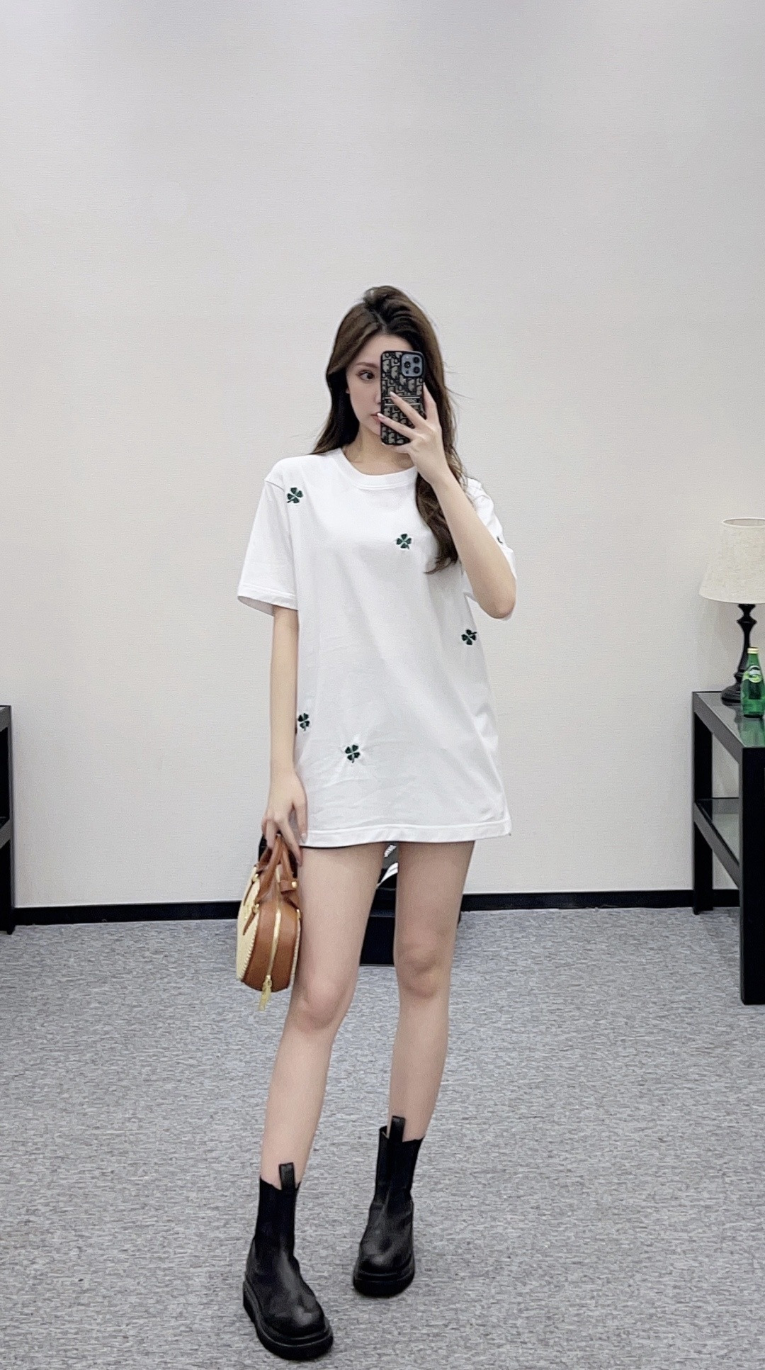 NO:697525,,,19860909,,,Women's clothing