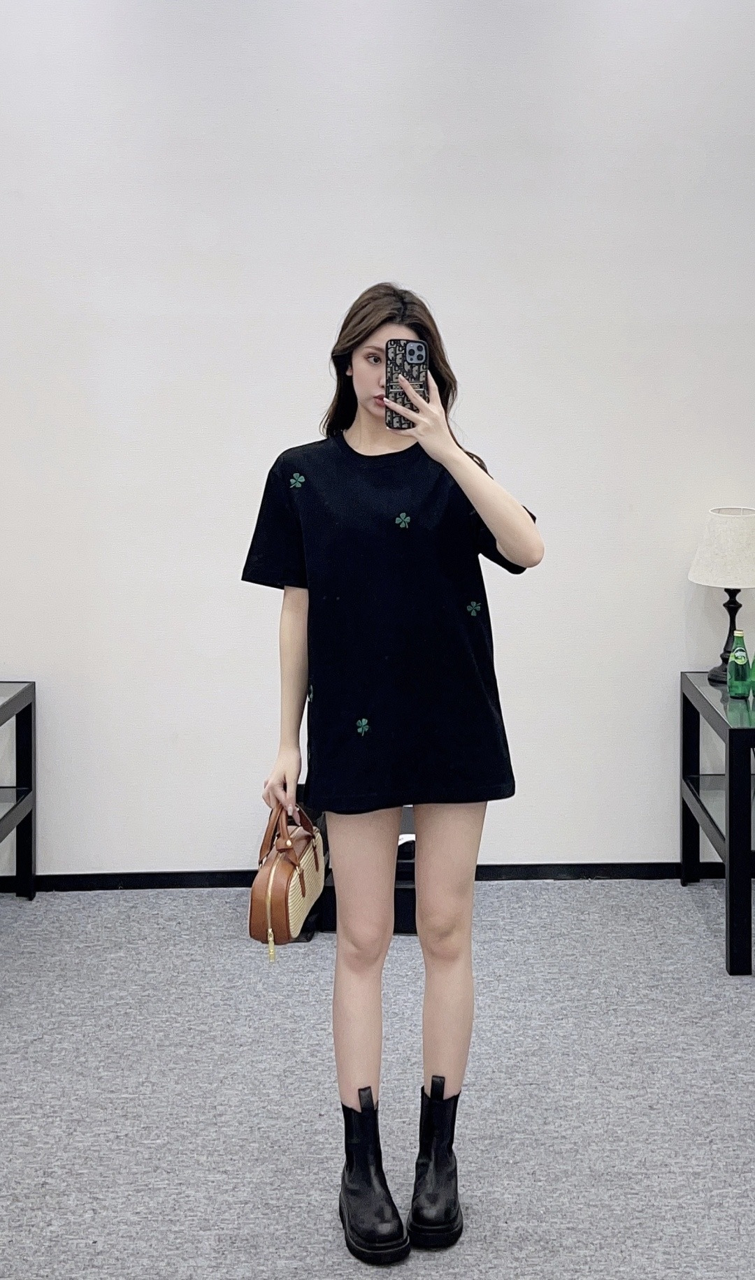 NO:697500,,,19860909,,,Women's clothing