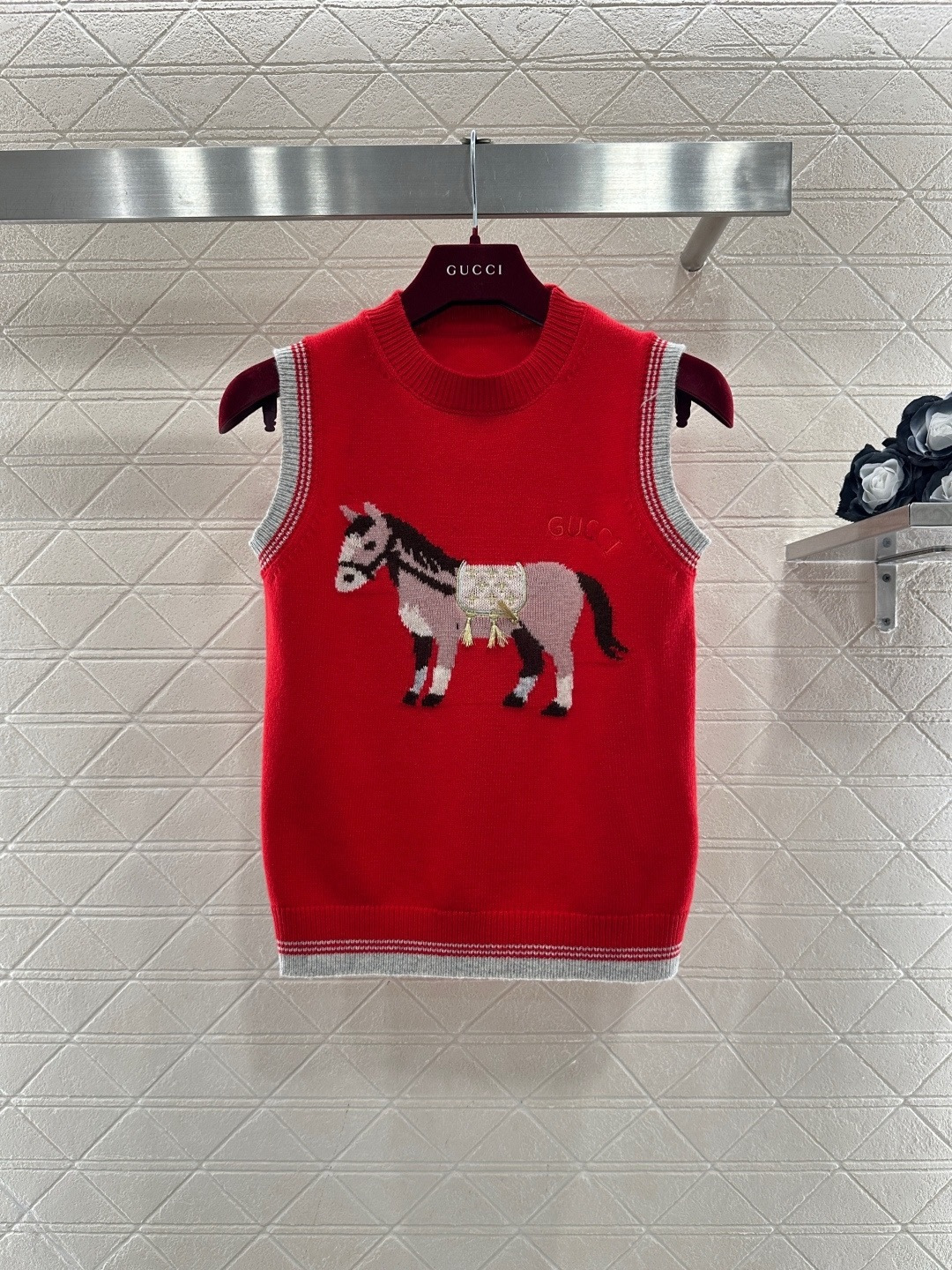 NO:697467,Gucci horse pattern knitted vest, gray wool blend, soft and warm, very suitable for autumn and winter, with horse + saddle embroidery on the front, exquisite details, full of brand sense. Red stripe border embellishment, full of college style, looks great when layered with shirts or worn alone, loose fit, comfortable and fashionable, can be easily worn in daily life or festivals, and it goes well with skirts and jeans!  Size SML,,gucci,skirts,jeans,shirts,19860909Gucci马图案针织马甲,灰色羊毛混纺,柔软又保暖,秋冬穿超合适,正面马匹+马鞍刺绣,细节精致,品牌感满满.红色条纹边框点缀,学院风十足,叠穿衬衫或单穿都很出彩,宽松版型,舒适又时髦,日常或节日都能轻松驾驭,搭配半裙、牛仔裤都很OK！码数SML,,gucci,skirts,jeans,shirts,,Women's clothing