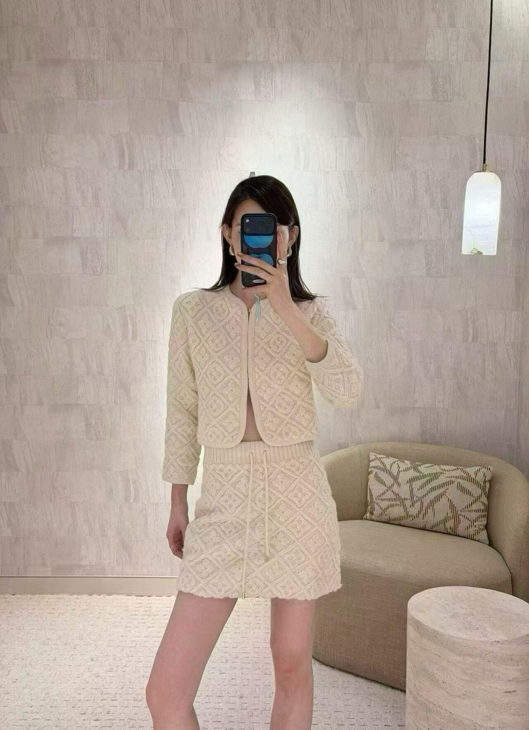 NO:707960,,,19860909,,,Women's clothing