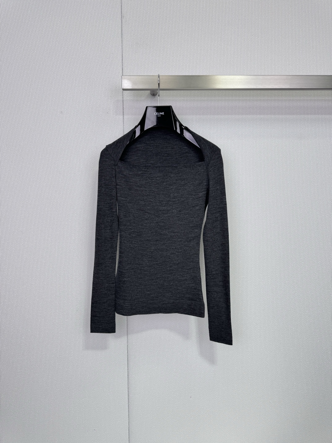 NO:708345,Marchen Swan warm knitted sweater base layer, made of soft knitted fabric, close-fitting and comfortable, slim fit + long-sleeved design, simple and elegant, can be easily used for daily commuting or leisure. The shoulder splicing details add a sense of layering. It goes well with high-waisted pants or skirts. The fabric has good elasticity. It is recommended to hand wash or machine wash at low temperature to maintain the texture!  Code numberSML,,skirts,19860909Marchen天鹅温暖针织衫打底衫,采用柔软针织面料,贴身又舒适,修身剪裁+长袖设计,简约大方,日常通勤或休闲都能轻松驾驭,肩部拼接细节让层次感up,搭配高腰裤或半身裙都很出彩,面料弹性好,建议手洗或低温机洗,保持质感哦！ 码数SML,,skirts,,Women's clothing