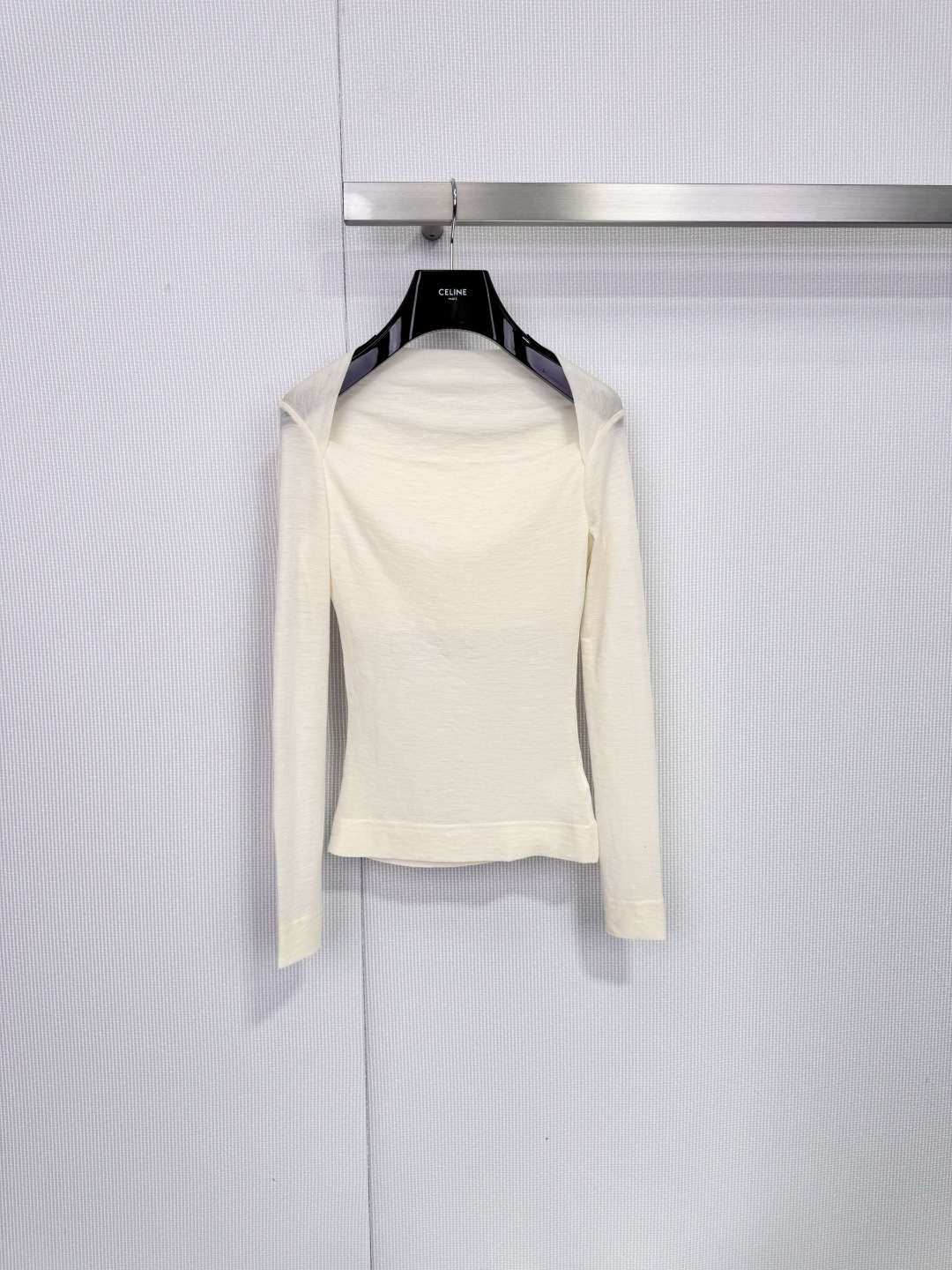 NO:708341,Marchen Swan warm knitted sweater base layer, made of soft knitted fabric, close-fitting and comfortable, slim fit + long-sleeved design, simple and elegant, can be easily used for daily commuting or leisure. The shoulder splicing details add a sense of layering. It goes well with high-waisted pants or skirts. The fabric has good elasticity. It is recommended to hand wash or machine wash at low temperature to maintain the texture!  Code numberSML,,skirts,19860909Marchen天鹅温暖针织衫打底衫,采用柔软针织面料,贴身又舒适,修身剪裁+长袖设计,简约大方,日常通勤或休闲都能轻松驾驭,肩部拼接细节让层次感up,搭配高腰裤或半身裙都很出彩,面料弹性好,建议手洗或低温机洗,保持质感哦！ 码数SML,,skirts,,Women's clothing