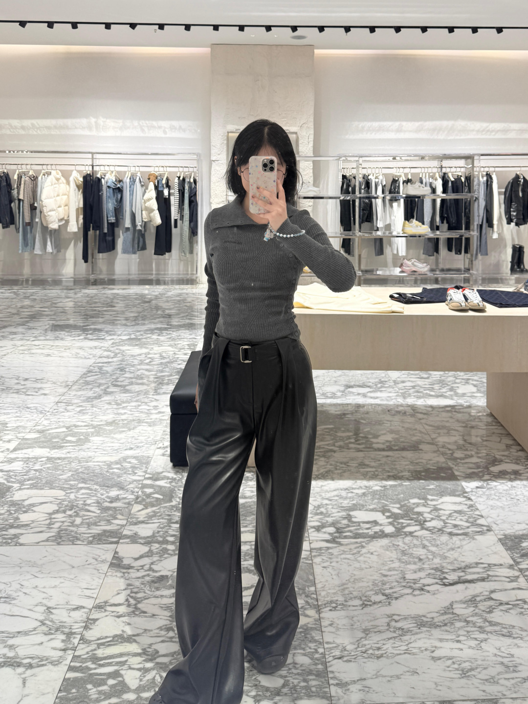 NO:708335,,,19860909,,,Women's clothing