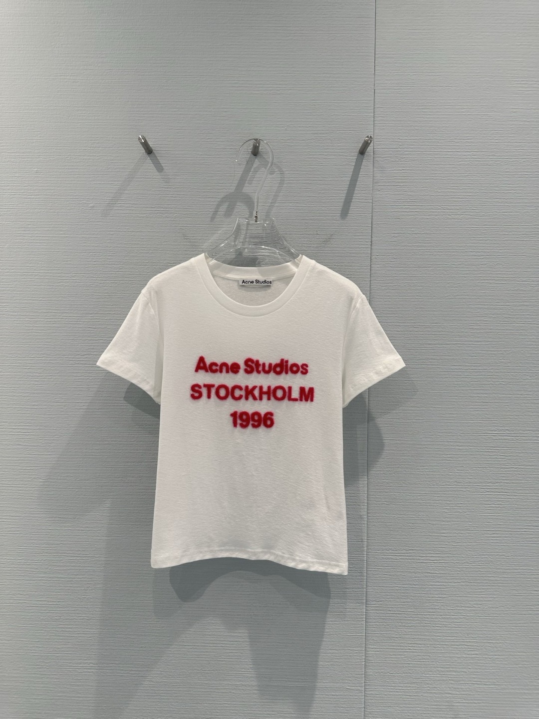 NO:709312,Acne Studios 1996 New Year limited T-shirt, Acne Studios 1996 New Year limited T-shirt, black main color + pink flocking logo, full of three-dimensionality, soft and textured, high-quality cotton, comfortable and breathable, spring and summer must-have, slim fit, XS size, looks great with jeans or wide-leg pants, easily creates a simple and high-end sense. 1996 classic design, Nordic minimalist style, fashionable and practical, full of collection value!  Size SML,acne studios,dior,jeans,tees,t-shirt,19860909Acne Studios 1996新春限定T恤,Acne Studios 1996新春限定T恤,黑色主色+粉色植绒Logo,立体感满满,触感柔软超有质感,高品质棉料,穿着舒适透气,春夏必备,修身版型,XS码,搭配牛仔裤或阔腿裤都很出彩,轻松打造简约高级感.1996年经典设计,北欧极简风,时尚又实用,收藏价值拉满！码数SML,,acne studios,dior,jeans,tees，t-shirt,,Women's clothing