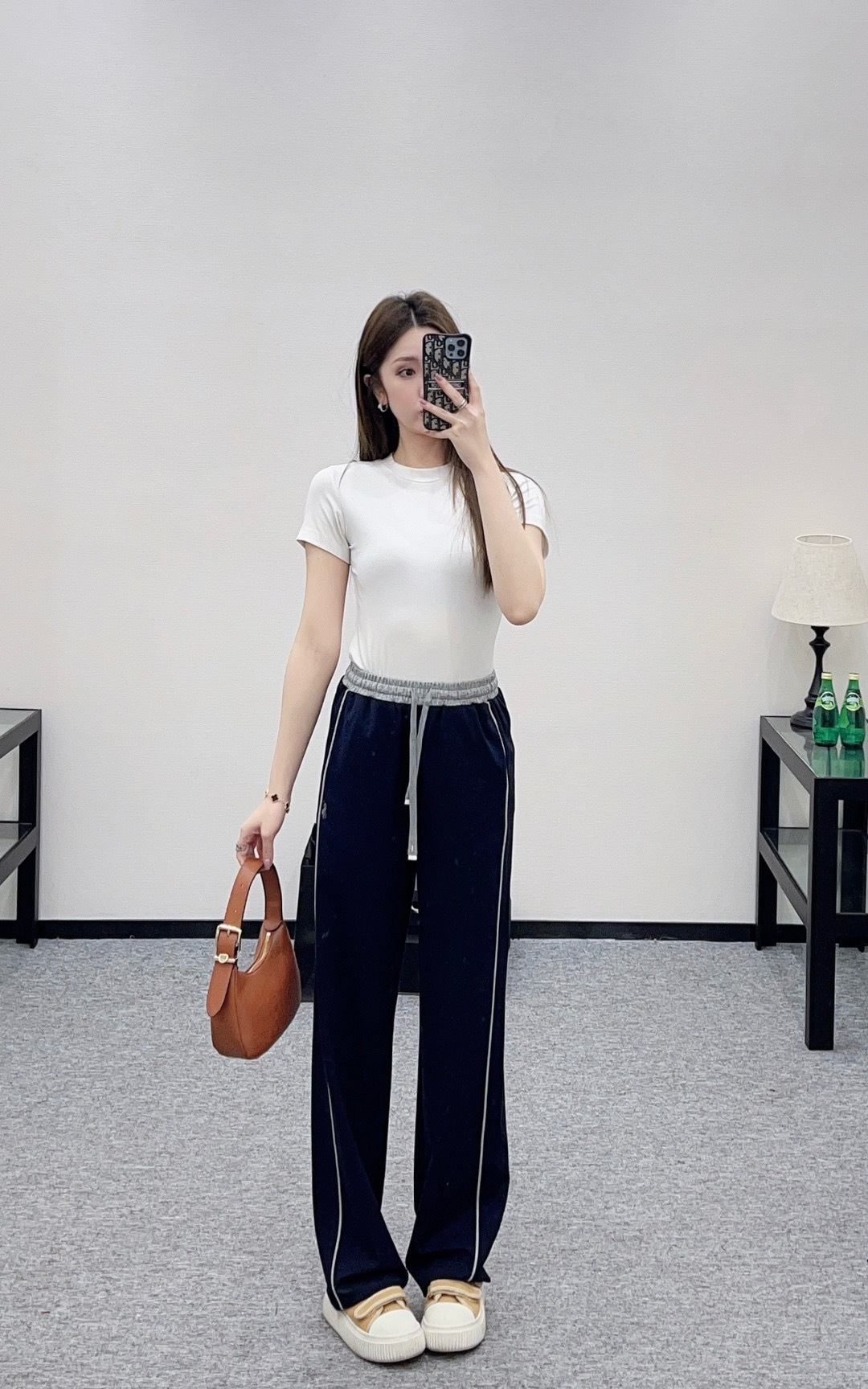 NO:709689,,,19860909,,,Women's clothing