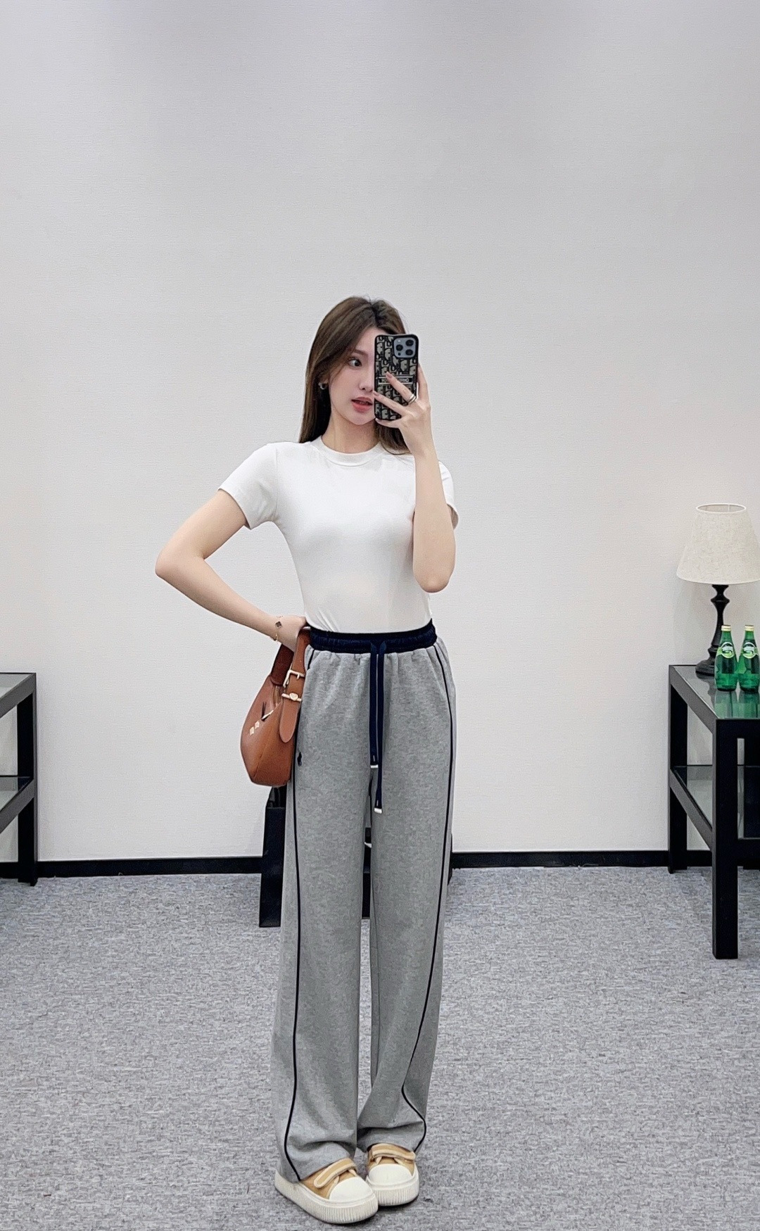 NO:709687,,,19860909,,,Women's clothing