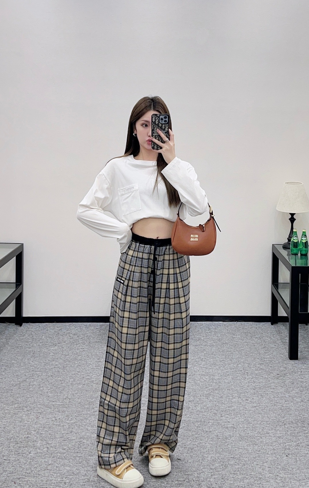 NO:709693,,,19860909,,,Women's clothing