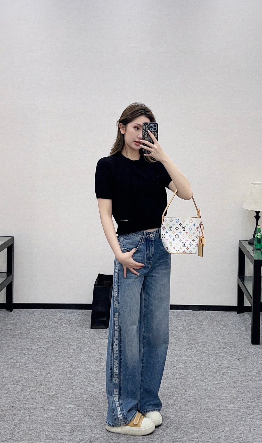 NO:709707,,,19860909,,,Women's clothing