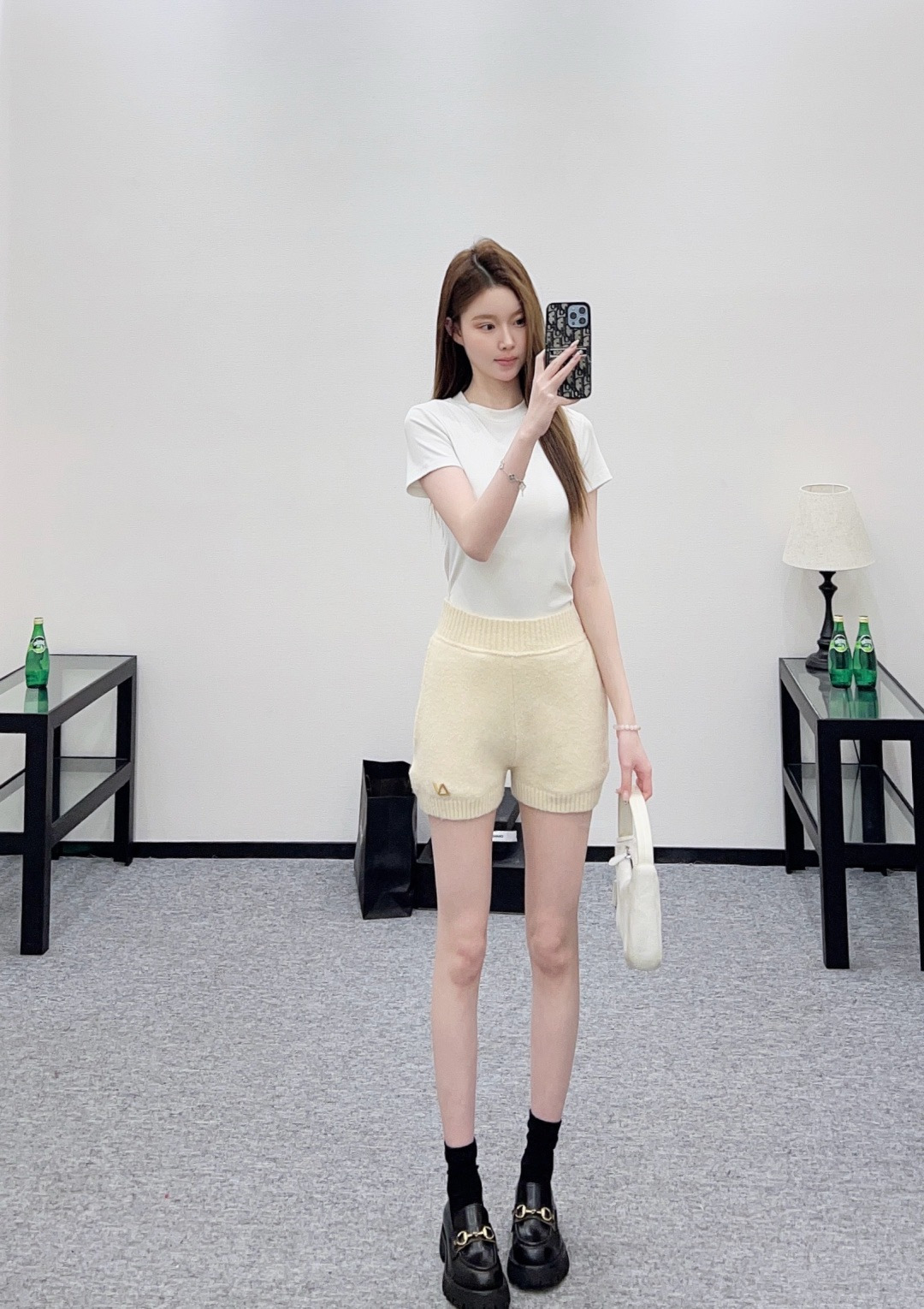 NO:713112,,,19860909,,,Women's clothing