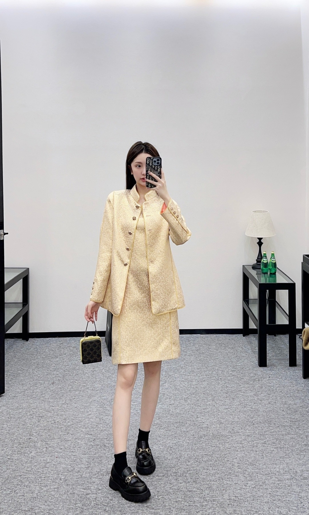 NO:713559,,,19860909,,,Women's clothing