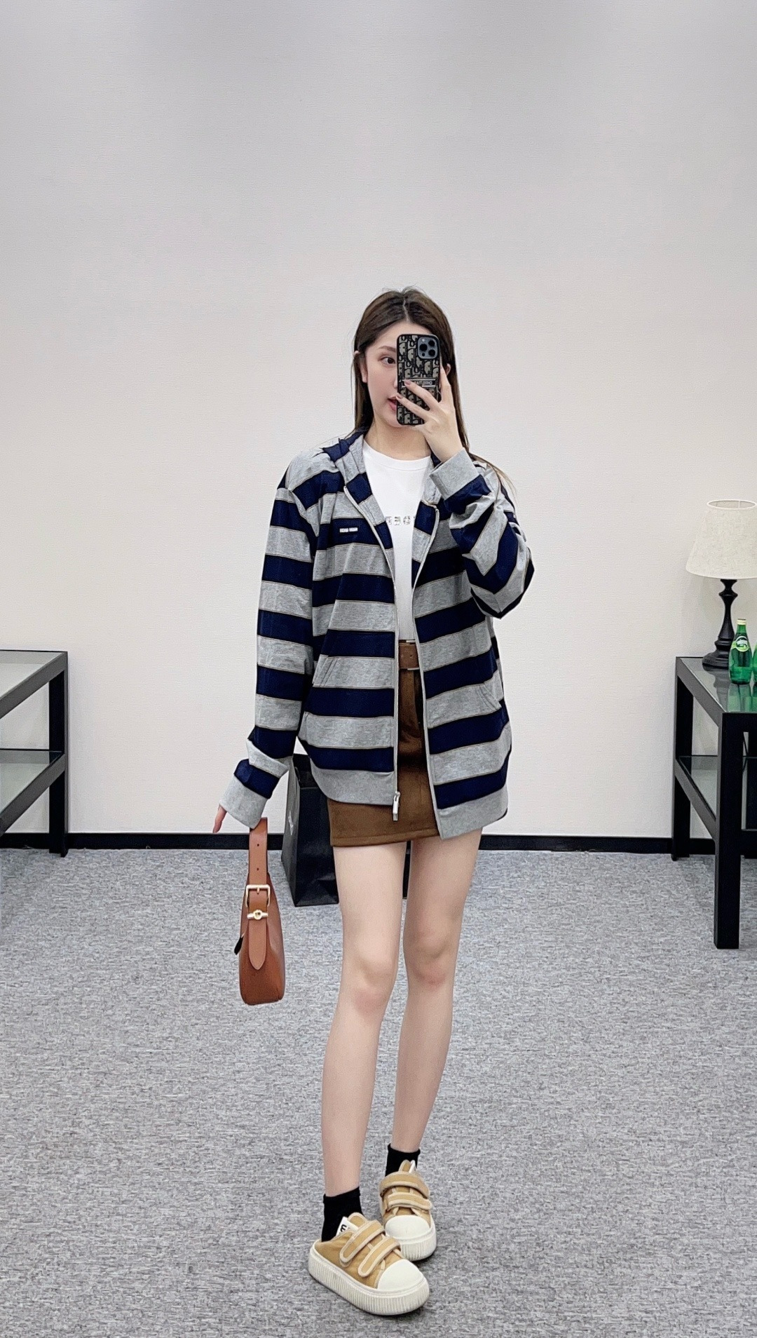 NO:713522,,,19860909,,,Women's clothing