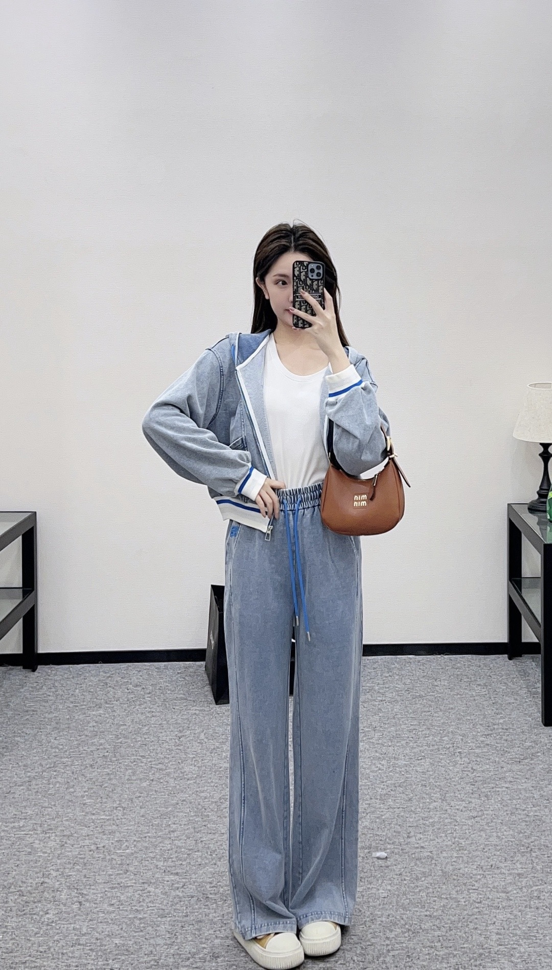 NO:713545,,,19860909,,,Women's clothing