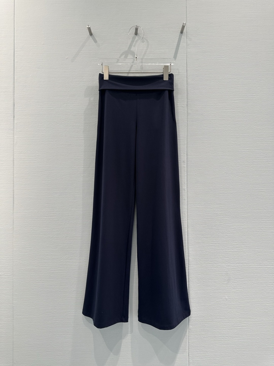 NO:728849,Subdued wing embroidered sweatpants, Subdued's gray sweatpants, the wing embroidery on the back waist is very recognizable, the details are perfect, the high waist and slightly flared design modify the leg shape and are comfortable. It is OK for daily wear or light exercise. The material is soft and breathable. It looks great with casual sweaters and short sleeves. It is easy to get casual OOTD!  Size SML,,dior,hoodie,sweatshirts,T-shirt,19860909Subdued翅膀刺绣运动裤,Subdued家的灰色运动裤,后腰翅膀刺绣超有辨识度,细节满分,高腰微喇设计,修饰腿型又舒适,日常穿搭或轻运动都OK,材质柔软透气,随便搭卫衣、短袖都很出片,轻松get休闲OOTD！码数SML,,dior,hoodie,sweatshirts,T-shirt,,Women's clothing