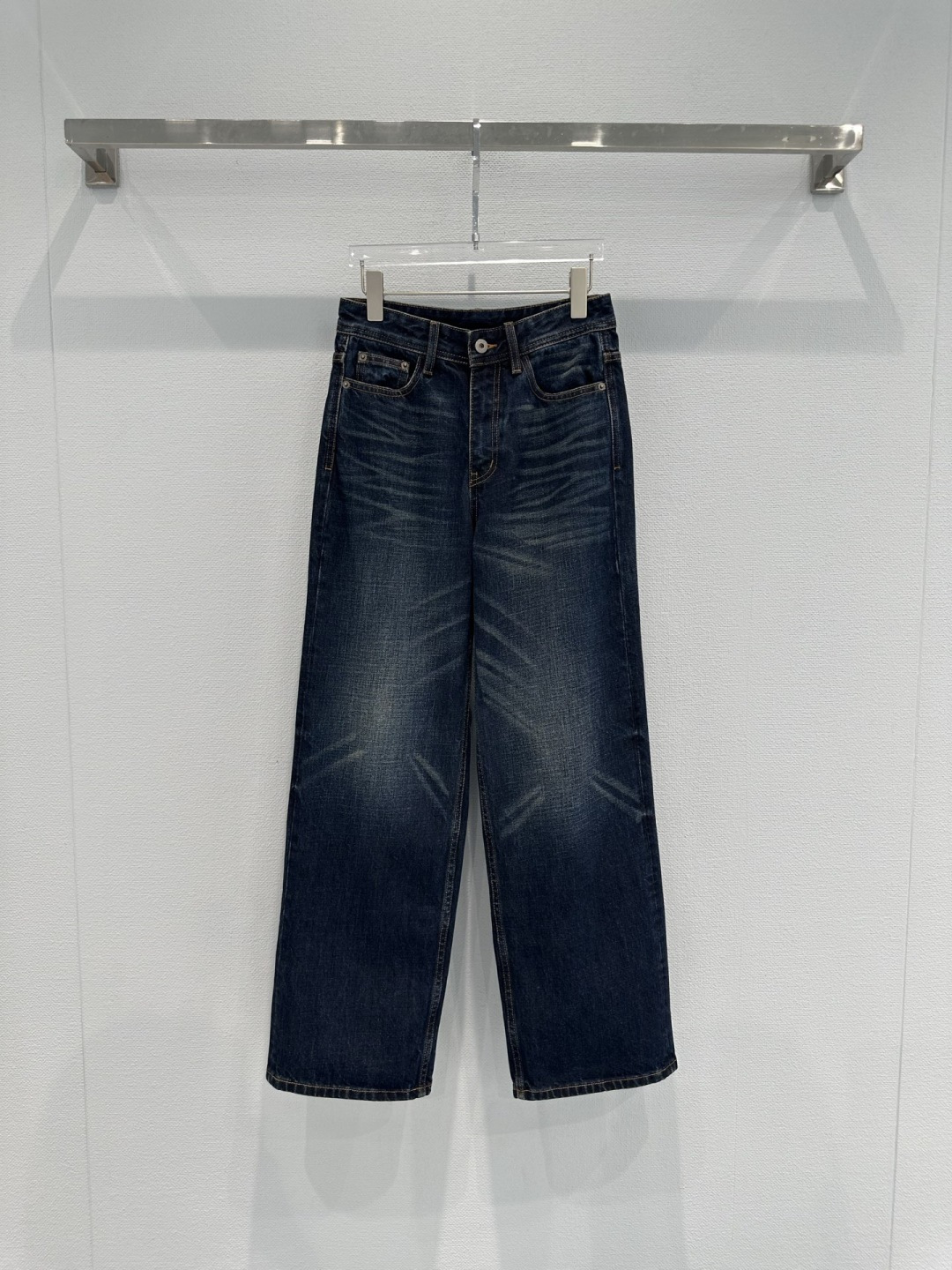 NO:739151,Liegee Retro Whisker Jeans. These jeans are made of retro whisker washing technology. They have dark blue gradient distressing and are full of layers. They have a loose straight fit that slims down and flatters the legs. They are very friendly to pear-shaped figures. They are made of pure cotton and are soft and breathable. They are super comfortable to wear in the summer. The waist width is moderate and can be matched with a belt. They have a great sense of style. They can be easily used for daily commuting and leisure. You can match them with T-shirts and shirts at will. Get the retro lazy style!  Size SML,,jeans,shirts,tees,t-shirt,19860909Liegee复古猫须牛仔裤这款牛仔裤采用复古猫须水洗工艺,深蓝渐变做旧,层次感满满,宽松直筒版型,显瘦又修饰腿型,对梨形身材超友好,纯棉面料,柔软透气,夏天穿超舒服,腰头宽度适中,可搭配腰带,造型感up,日常通勤、休闲都能轻松驾驭,T恤、衬衫随意搭配,复古慵懒风get！ 码数SML,,jeans,shirts,tees，t-shirt,,Women's clothing