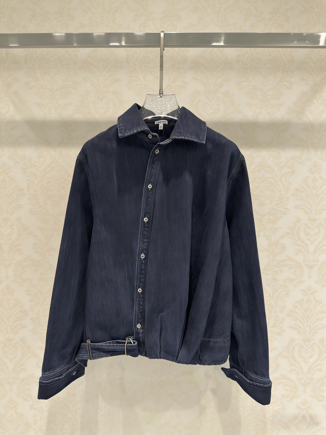 NO:762298,Loewe pleated denim shirt jacket, this pleated denim shirt is made of dark blue washed denim fabric, the texture is soft and breathable, and it is super comfortable for daily wear.  Size SML,,loewe,skirts,jeans,jackets & coats,shirts,19860909Loewe 褶皱牛仔衬衫外套,这款褶皱牛仔衬衫,采用深蓝水洗牛仔面料,质地柔软透气,日常穿着超舒适,斜门襟+腰带设计,廓形感满分,随性又时髦,H型宽松版型,显瘦又修饰身材比例,搭配牛仔裤或半裙都很出彩,轻松切换休闲or甜酷风,复古牛仔元素融合现代剪裁,是Loewe的先锋美学代表,时尚实用两不误！码数SML,,loewe,skirts,jeans,jackets & coats,shirts,,Women's clothing