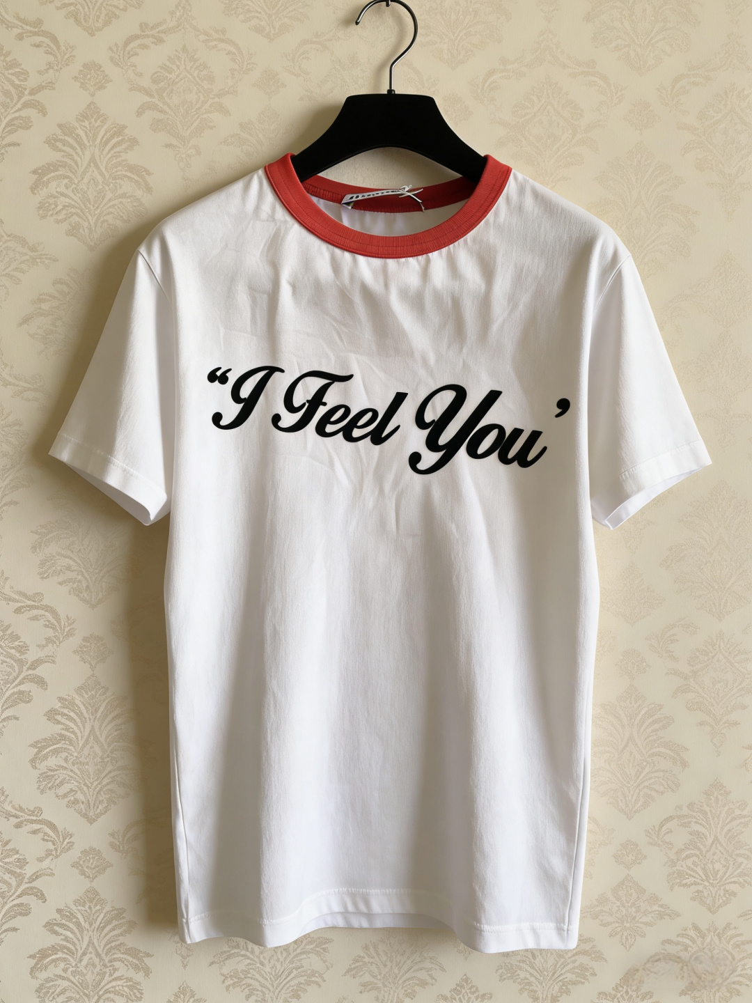 NO:791899,Acne Studios I Feel You pleated short-sleeves, Valentine's Day limited 'I Feel You' short-sleeves, white main color + red contrasting collar, simple and recognizable, black letter printing on the chest, sweet and cool atmosphere, pleated fabrics are light and breathable, super comfortable to wear in spring and summer, loose fit is not flattering, can be easily worn in daily life or festivals, paired with jeans and wide belt, easily optimize body proportions, fashionable and practical!  Size SML,,acne studios,dior,jeans,T-shirt,19860909Acne Studios I Feel You褶皱短袖,情人节限定“I Feel You”短袖,白色主色+红色撞色领口,简约又有辨识度,胸前黑色字母印花,甜酷氛围感满分,褶皱面料轻薄透气,春夏穿超舒服,宽松版型不挑身材,日常或节日都能轻松驾驭,搭配牛仔裤、宽腰带,轻松优化身材比例,时尚又实用！码数SML,,acne studios,dior,jeans,T-shirt,,Women's clothing