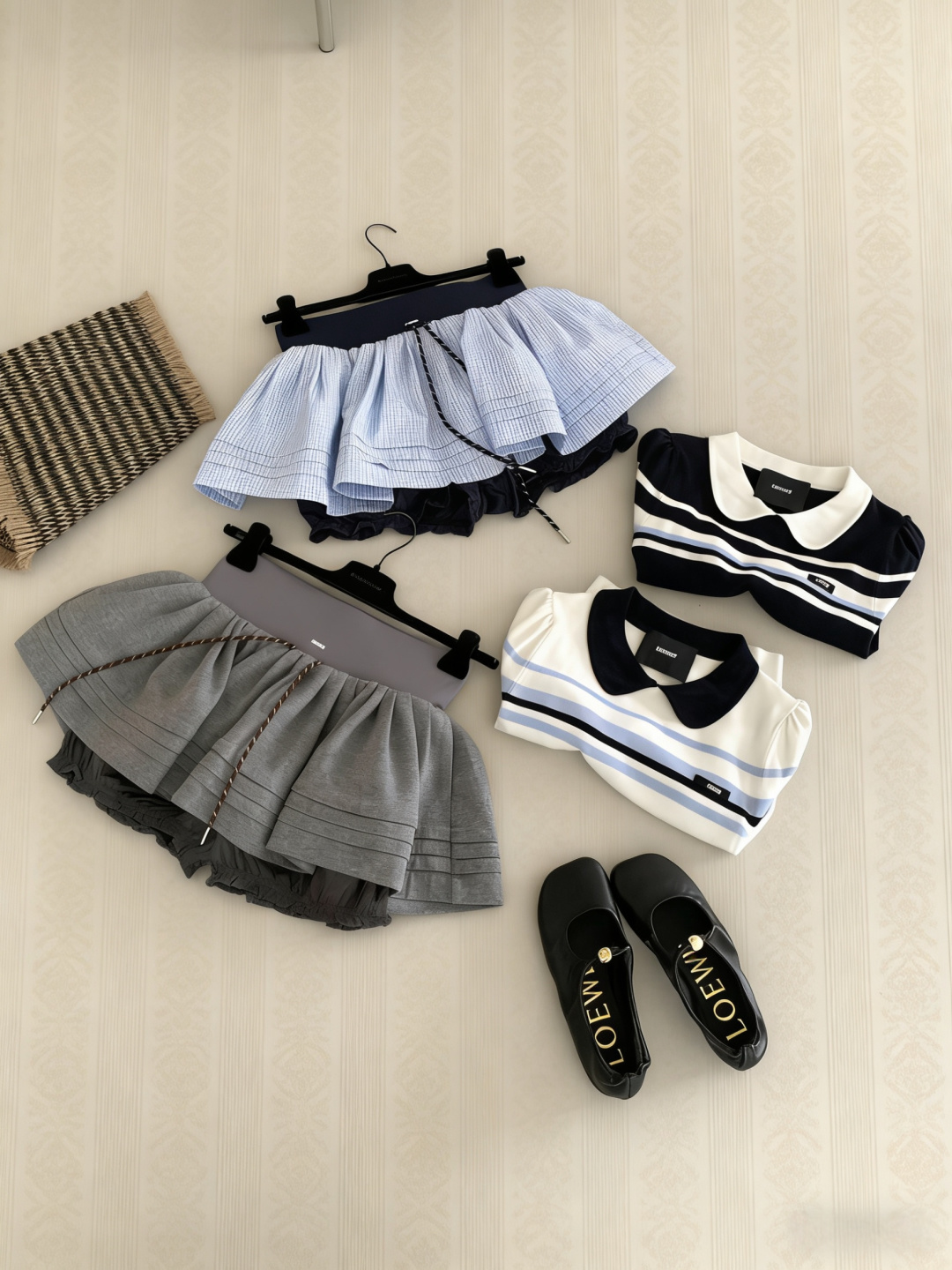 NO:793902,Top, skirt, LACERTA 2026 early spring gray drawstring puffy skirt, elastic waist + drawstring design, comfortable and adjustable, full layered skirt, light and flexible, low gray saturation, versatile and not picky, can be easily controlled in college style or sweet and cool style. Paired with sweaters, jackets or sneakers, it is OK for daily outings and dates. It has both design and practicality, a must-have for fashionable girls!  Size SML,,sneakers,skirts,jackets & coats,19860909上衣半裙LACERTA 2026早春灰色抽绳蓬蓬短裙,松紧腰+抽绳设计,舒适又可调节,裙摆层次感满满,轻盈灵动,灰色低饱和度,百搭不挑人,学院风、甜酷风都能轻松驾驭,搭配针织衫、夹克或运动鞋,日常出街、约会都OK,设计感与实用性兼具,时髦女孩必入！码数SML,,sneakers,skirts,jackets & coats,,Women's clothing